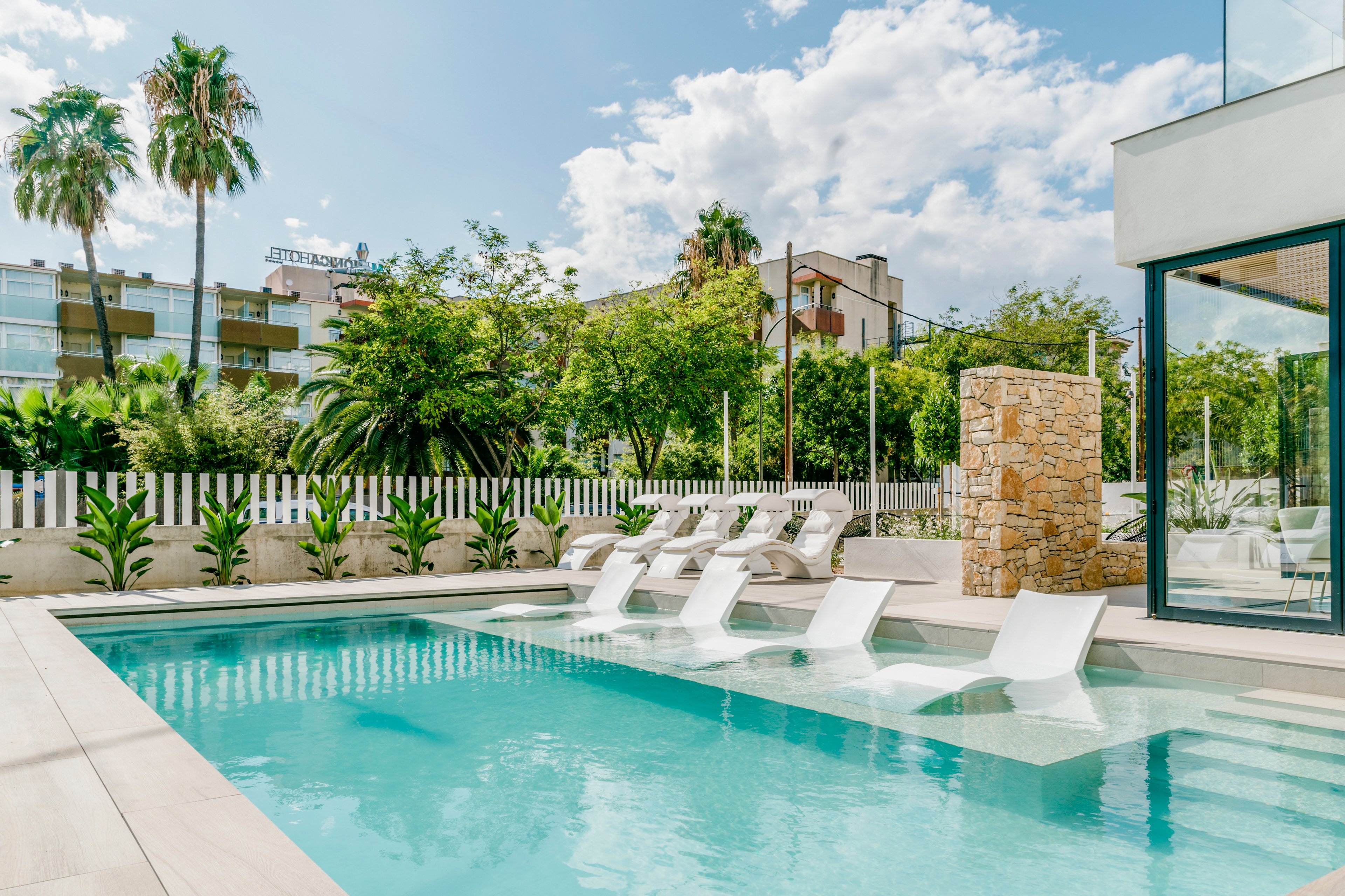 Instants Boutique Hotel