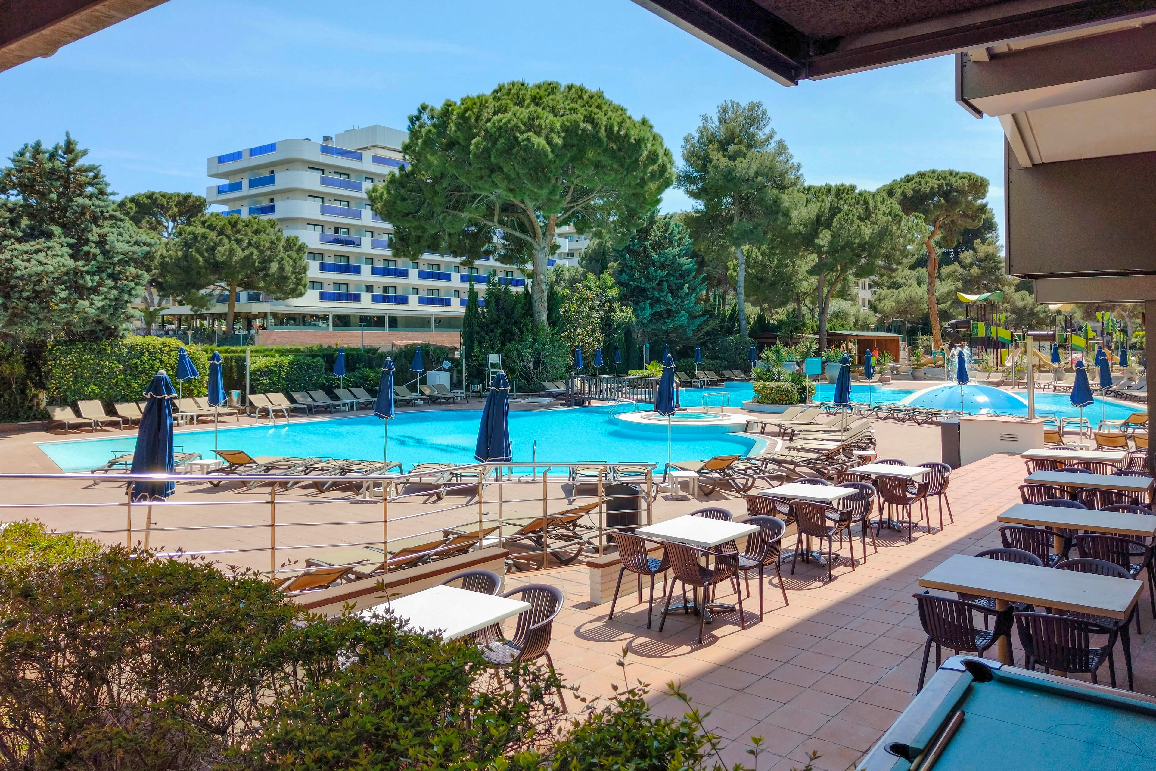 Golden Avenida Family Suites