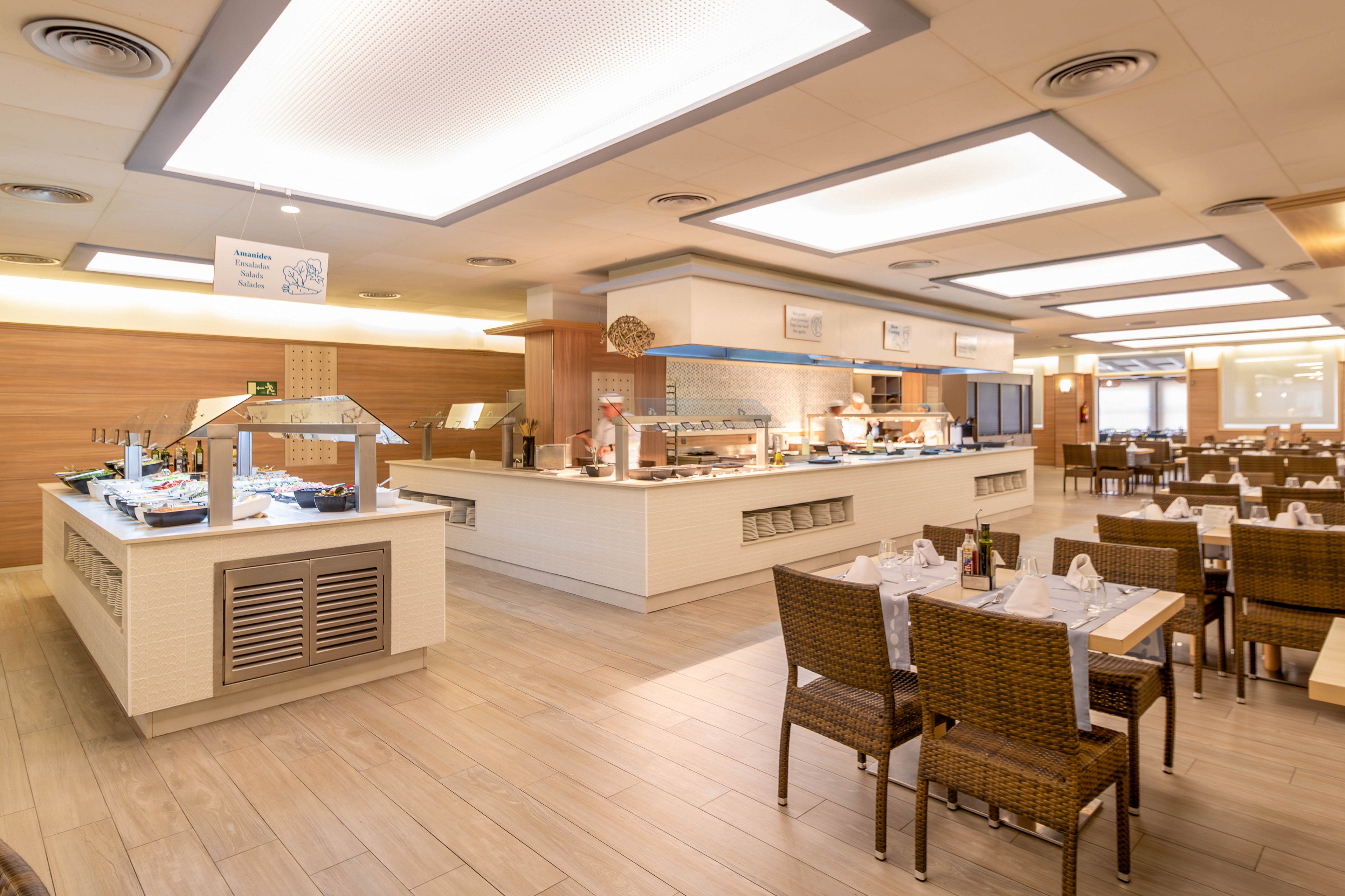 Golden Avenida Family Suites