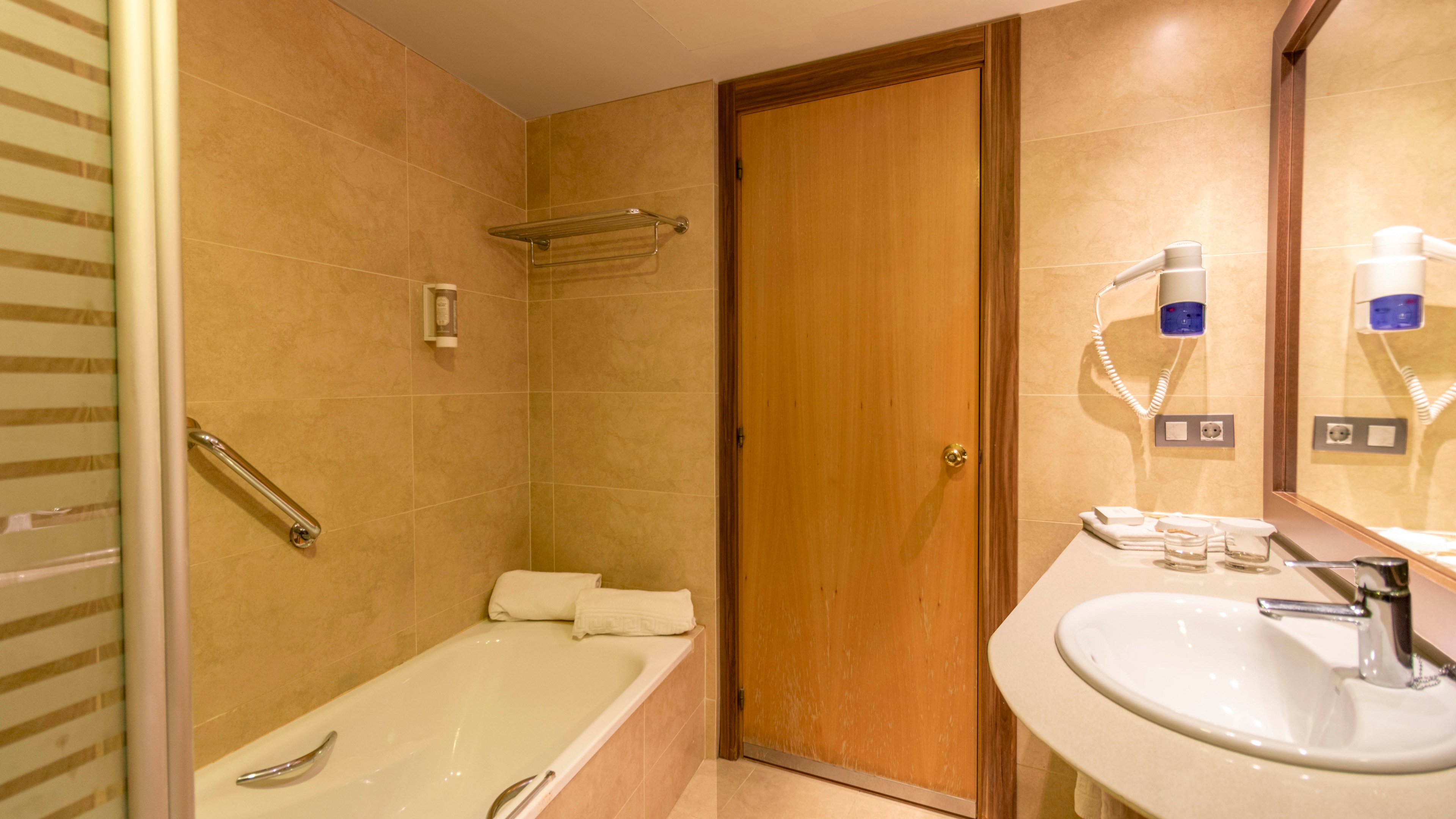 Golden Avenida Family Suites & PortAventura Theme Park