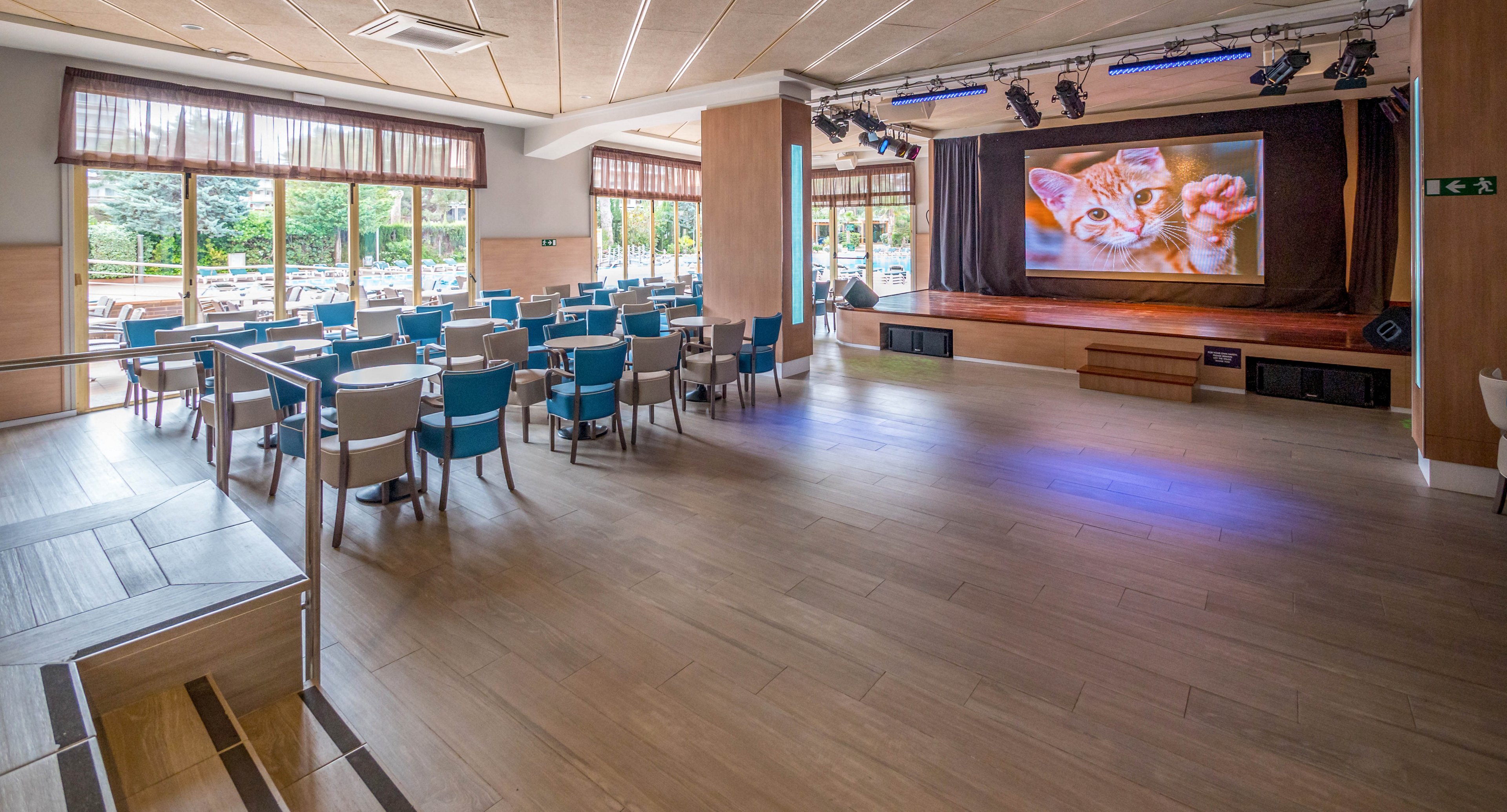 Golden Avenida Family Suites