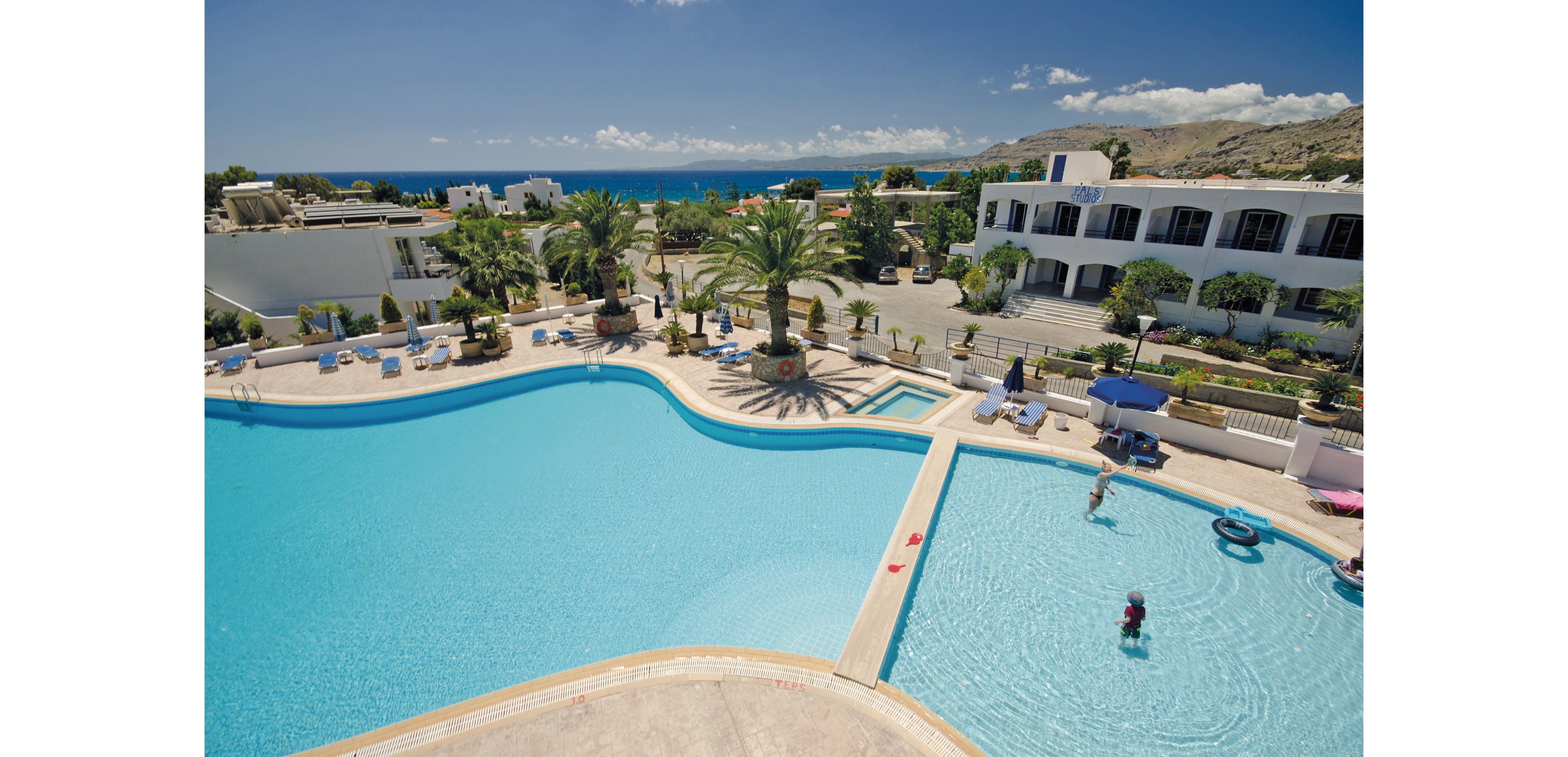 Coliseum Studios and Apartments