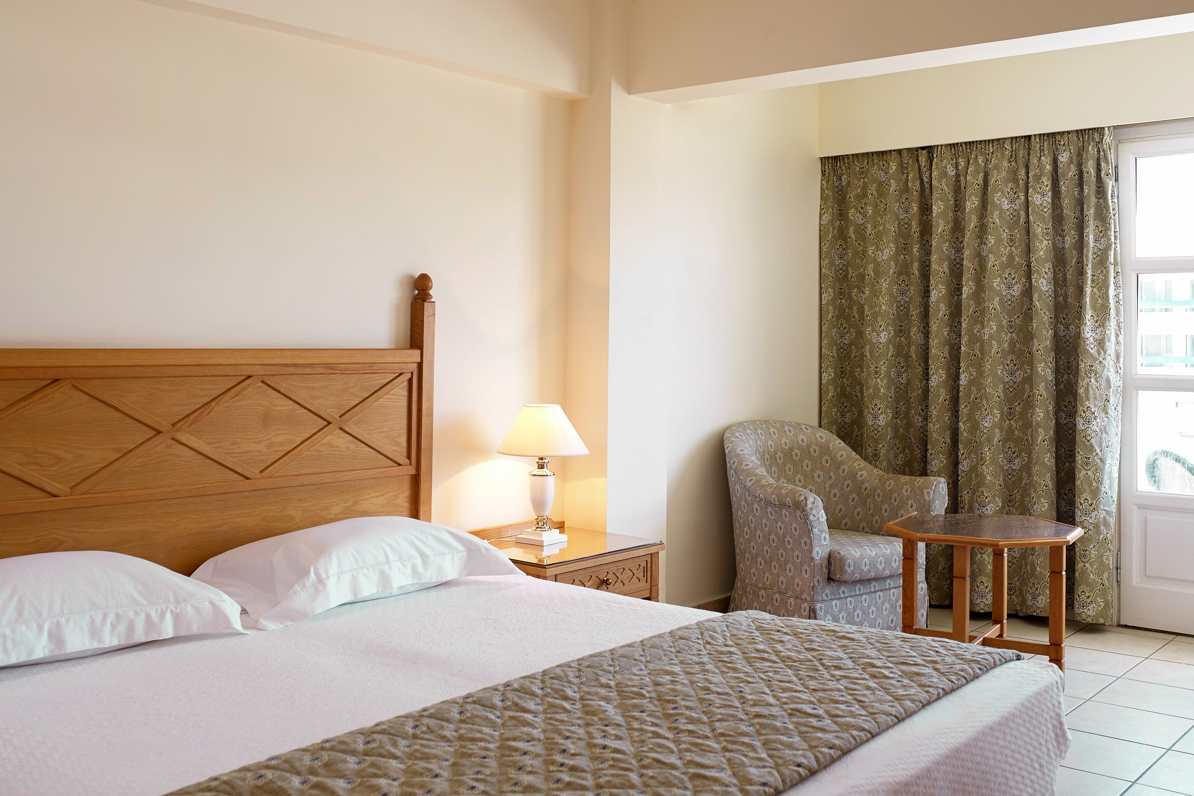 Canvas by Mitsis Petit Palais