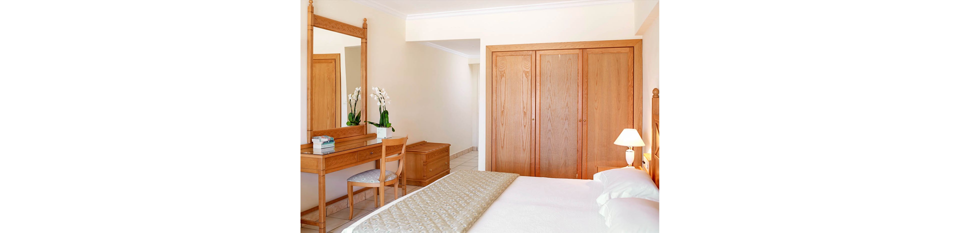 Canvas by Mitsis Petit Palais