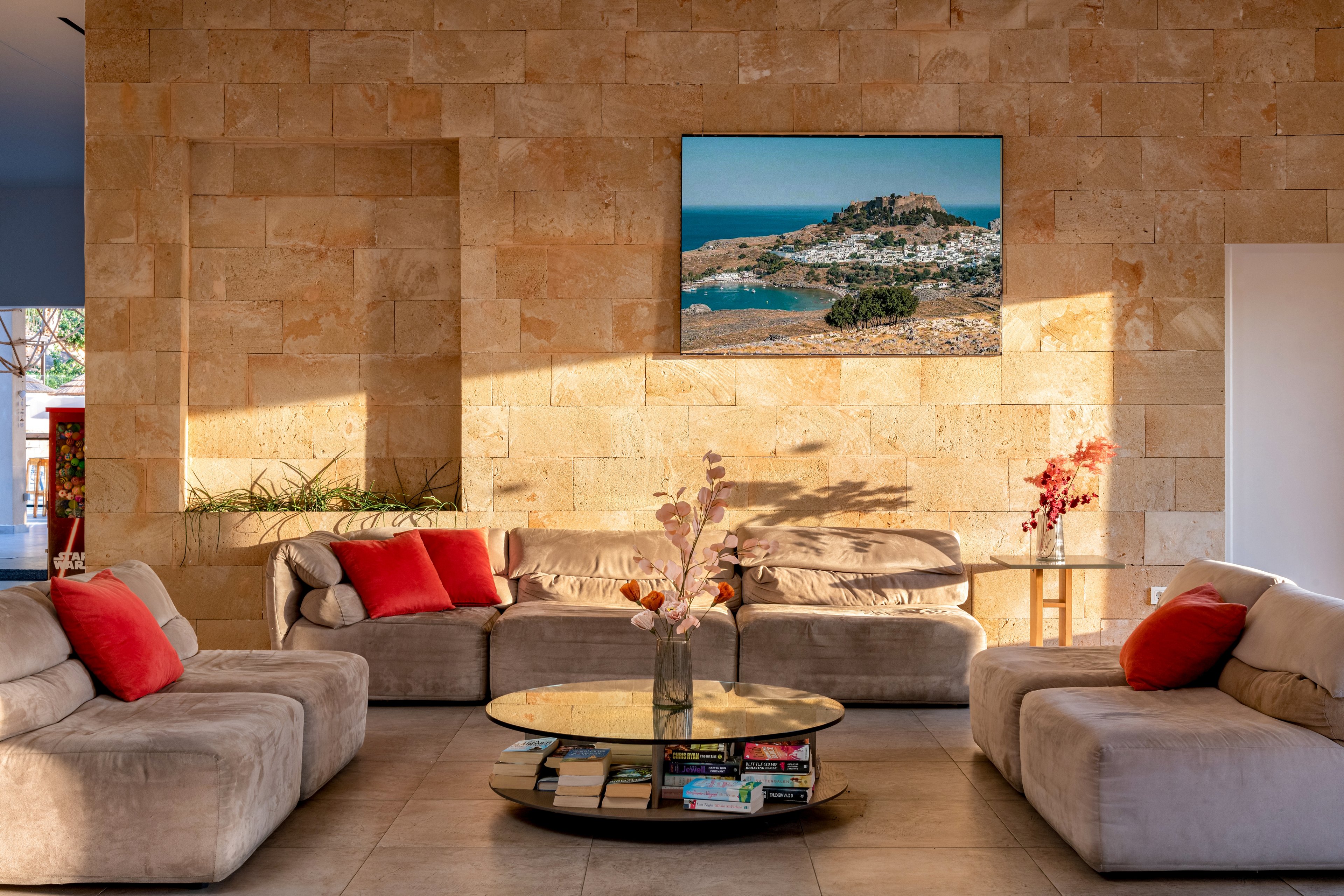 Finas Hotel & Apartments