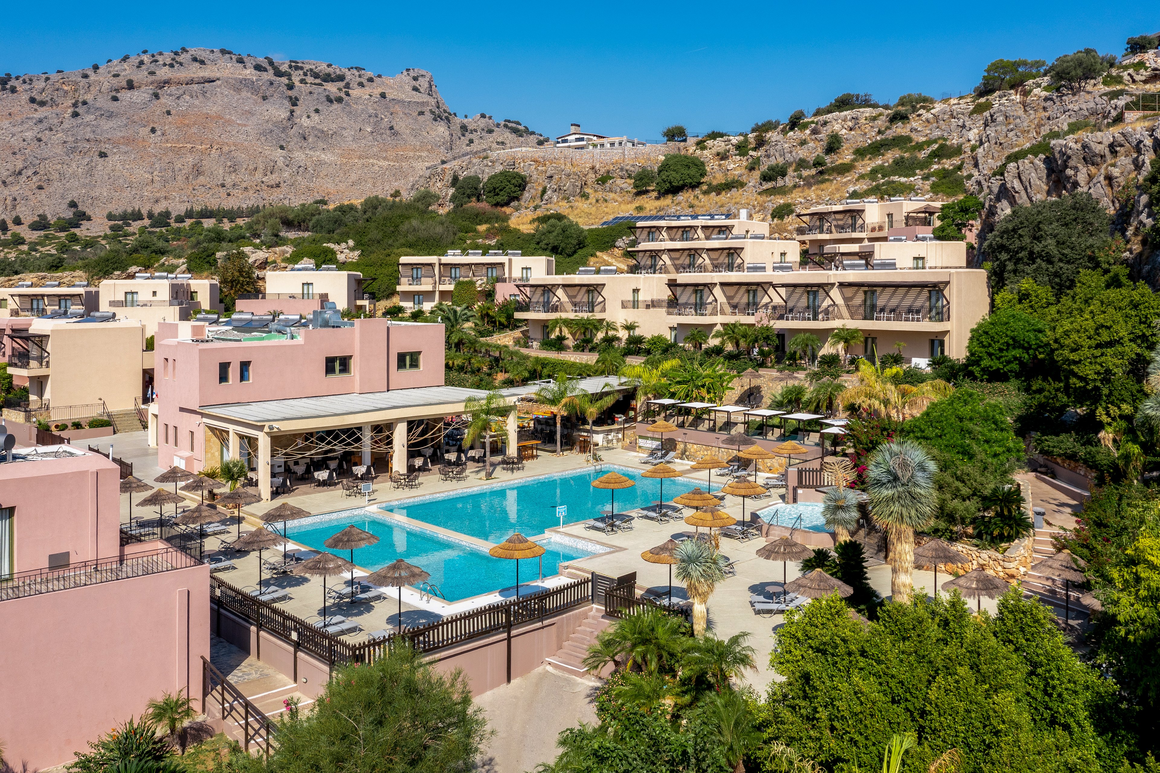 Finas Hotel & Apartments