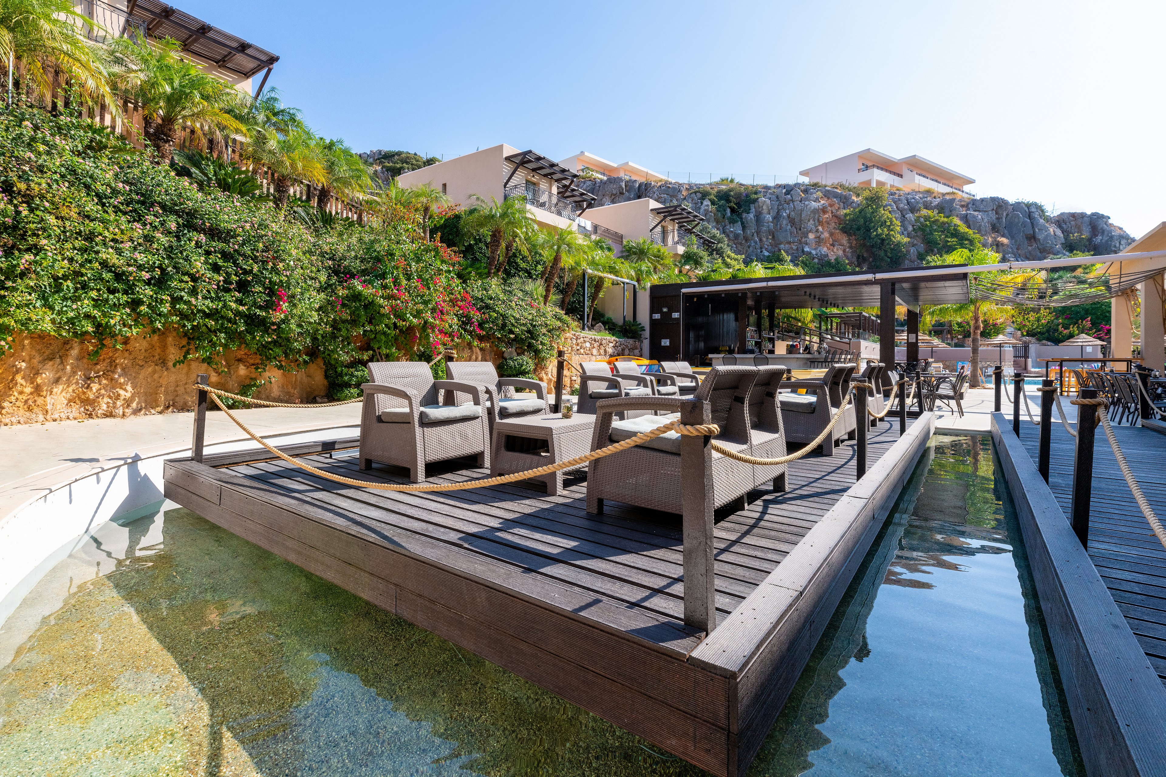 Finas Hotel & Apartments