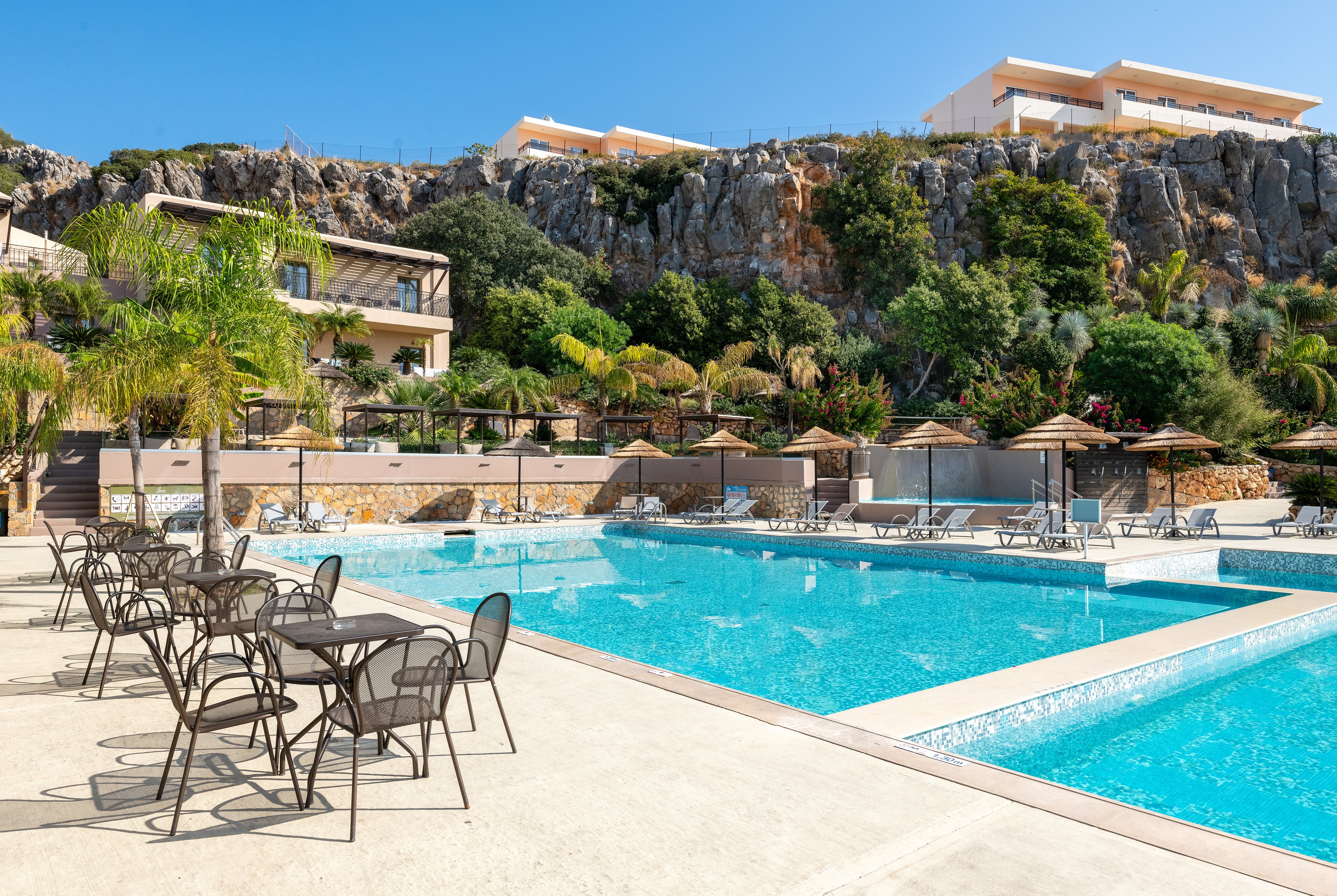 Finas Hotel & Apartments