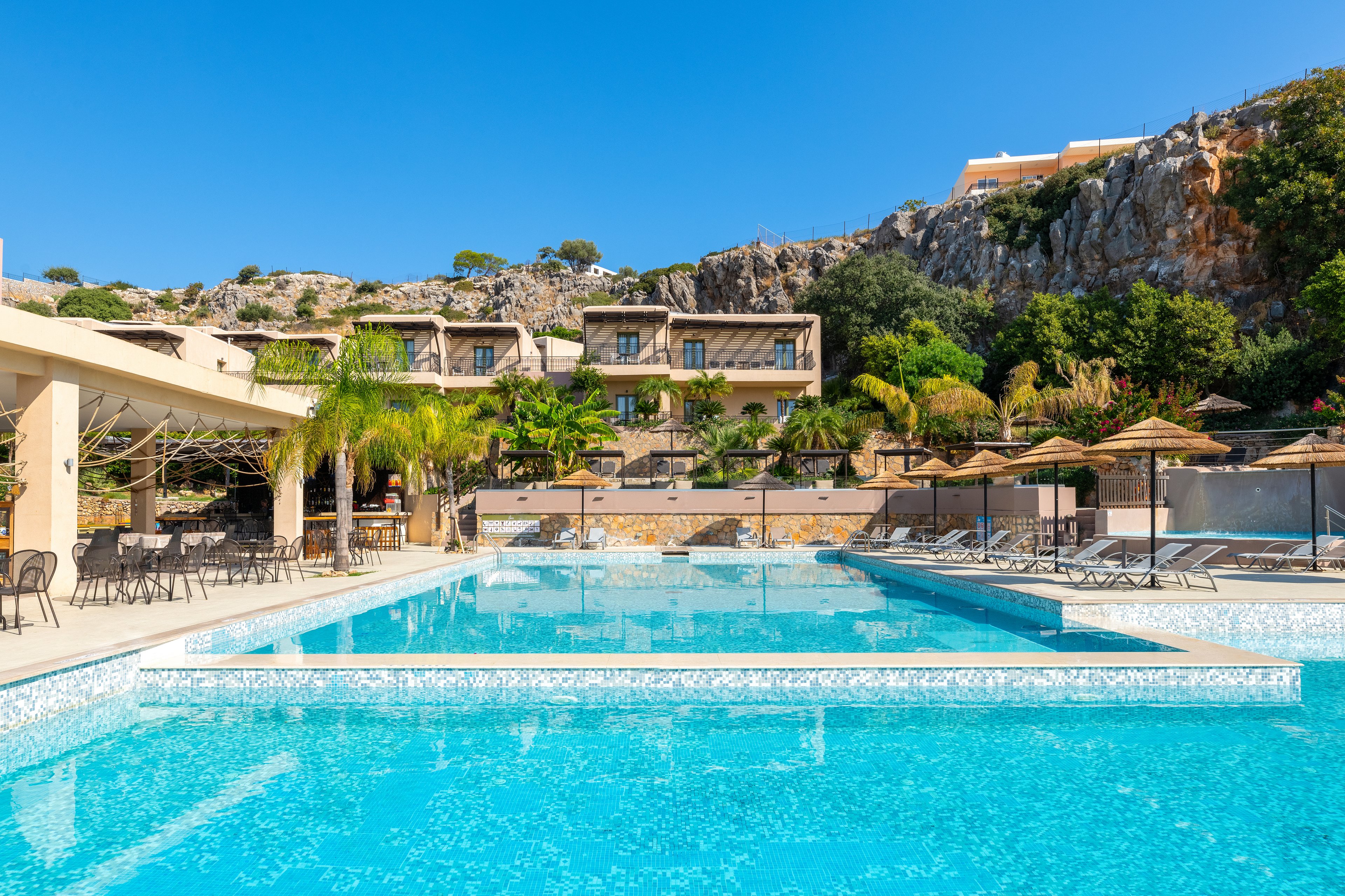 Finas Hotel & Apartments