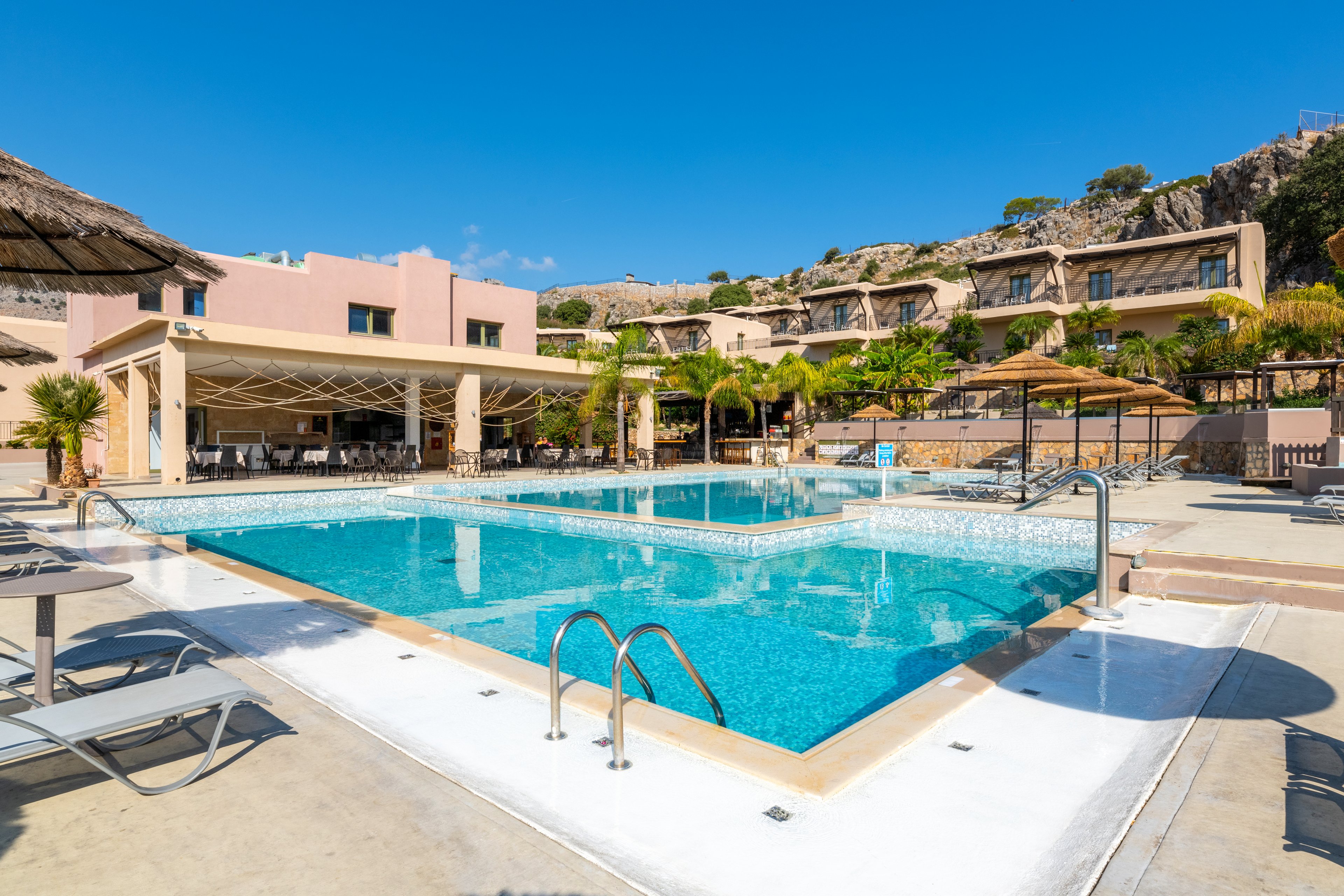 Finas Hotel & Apartments