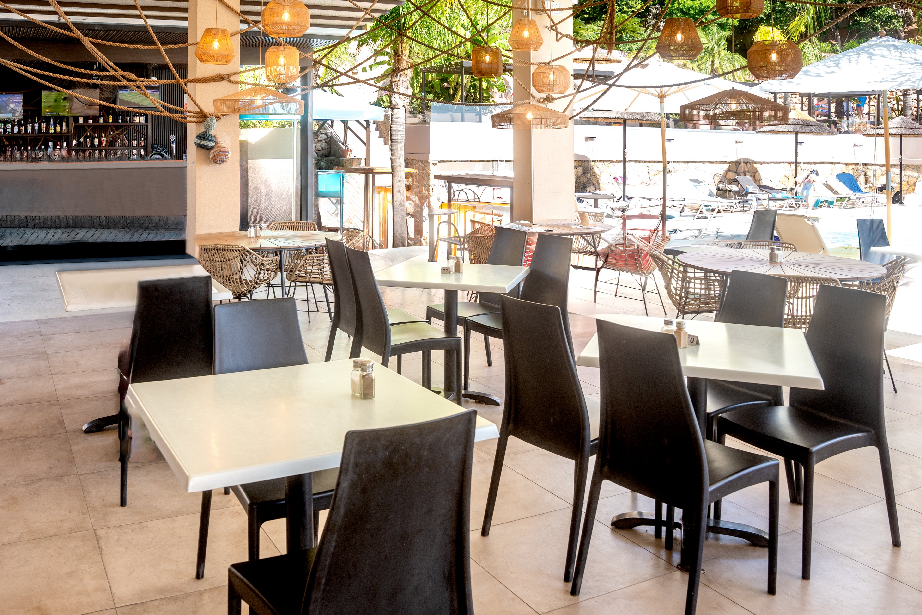 Finas Hotel & Apartments