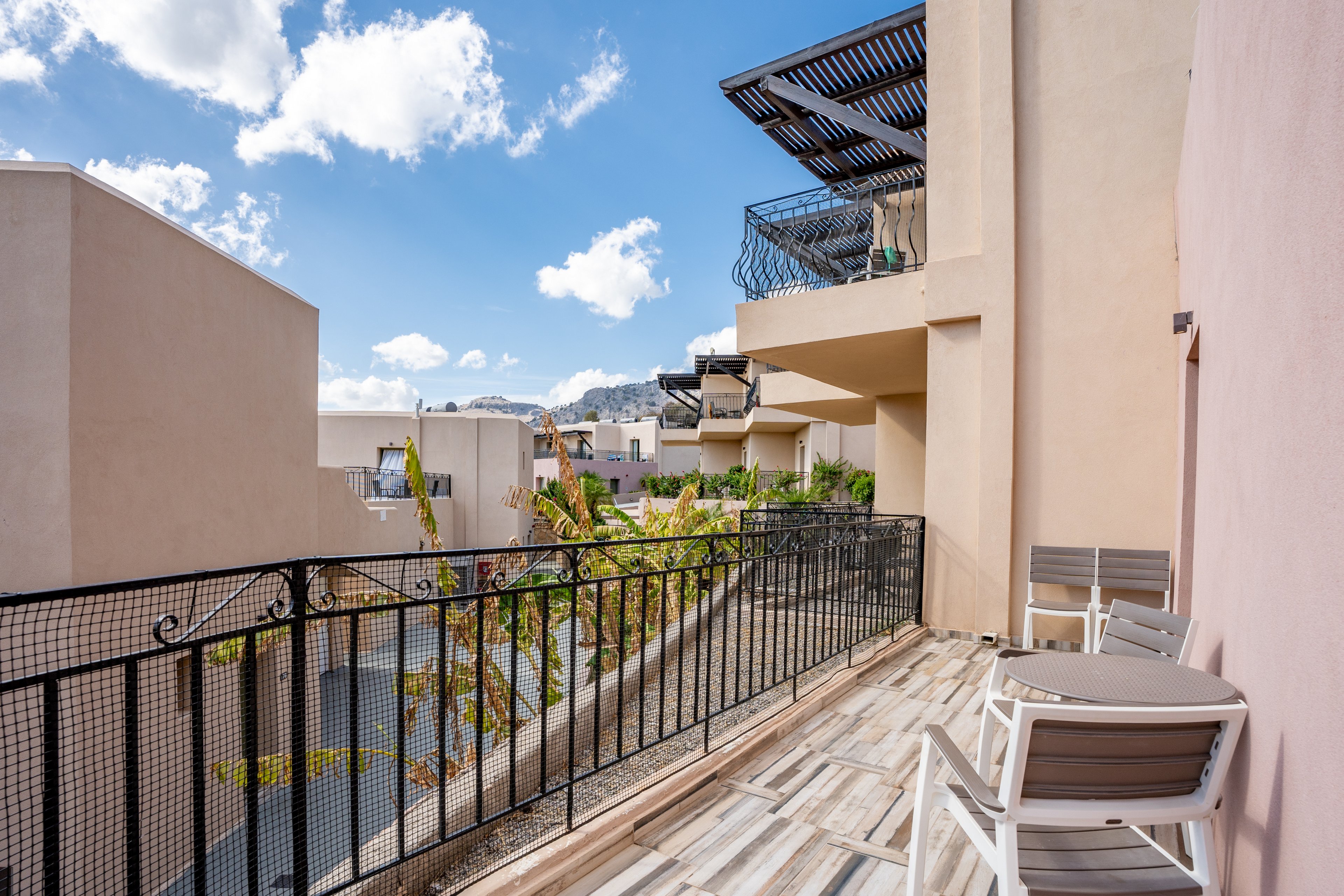 Finas Hotel & Apartments