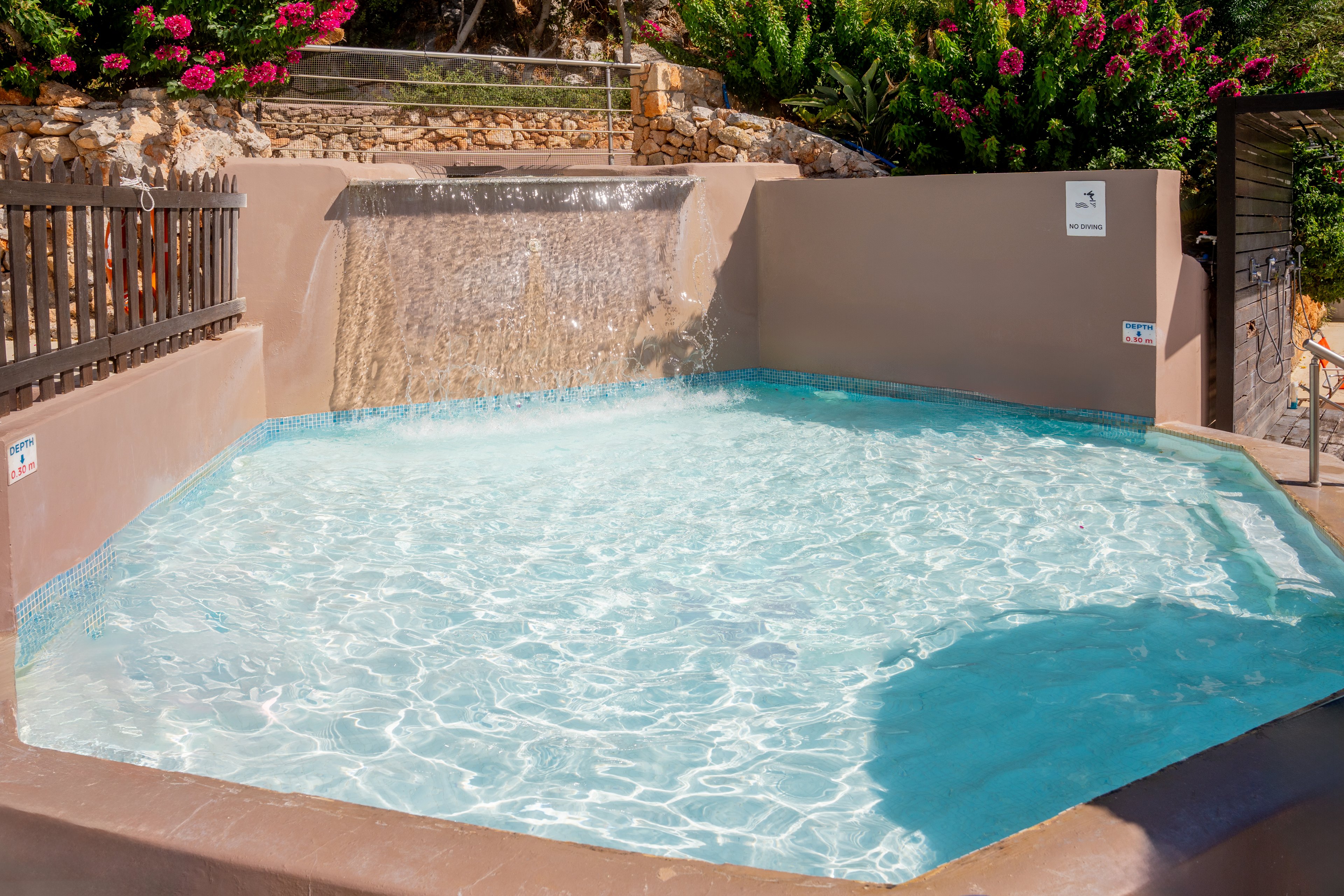 Finas Hotel & Apartments