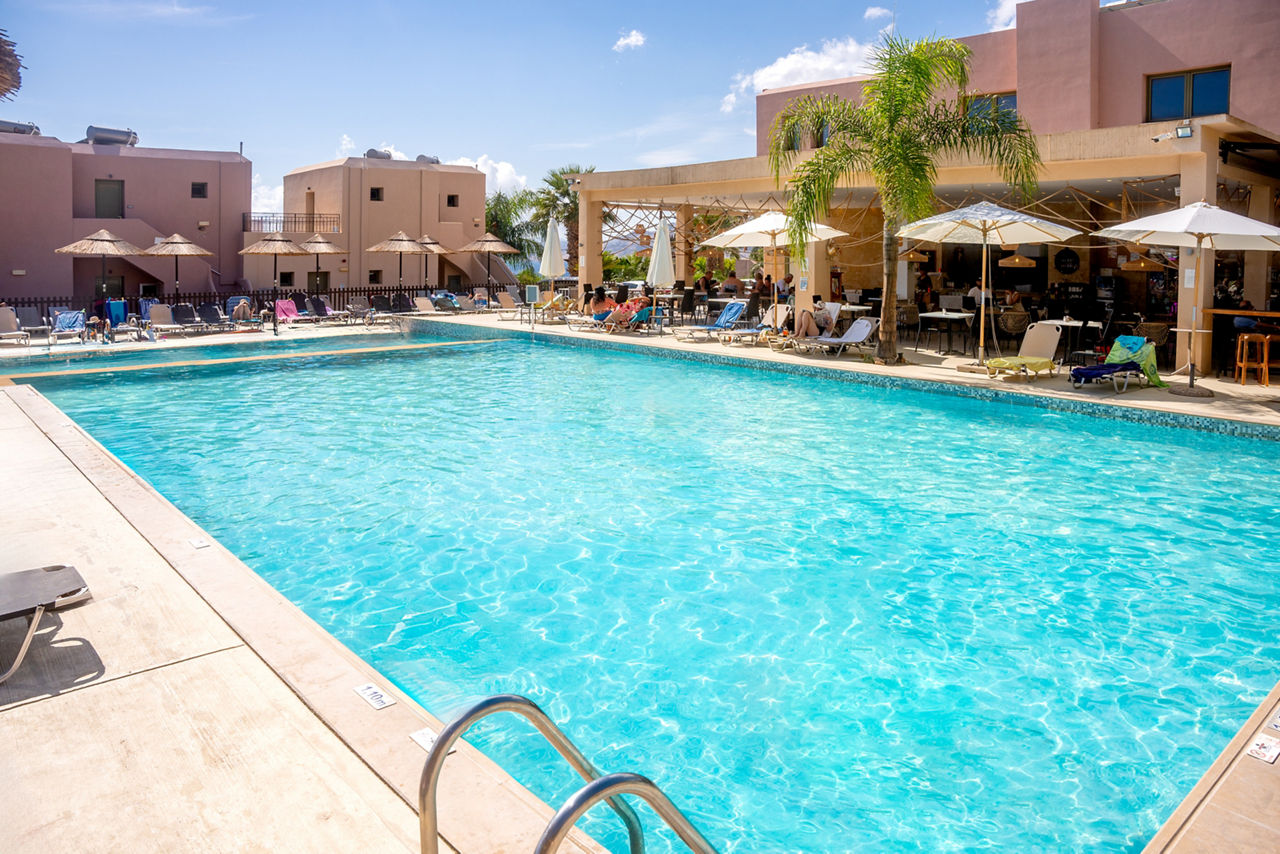 Finas Hotel & Apartments