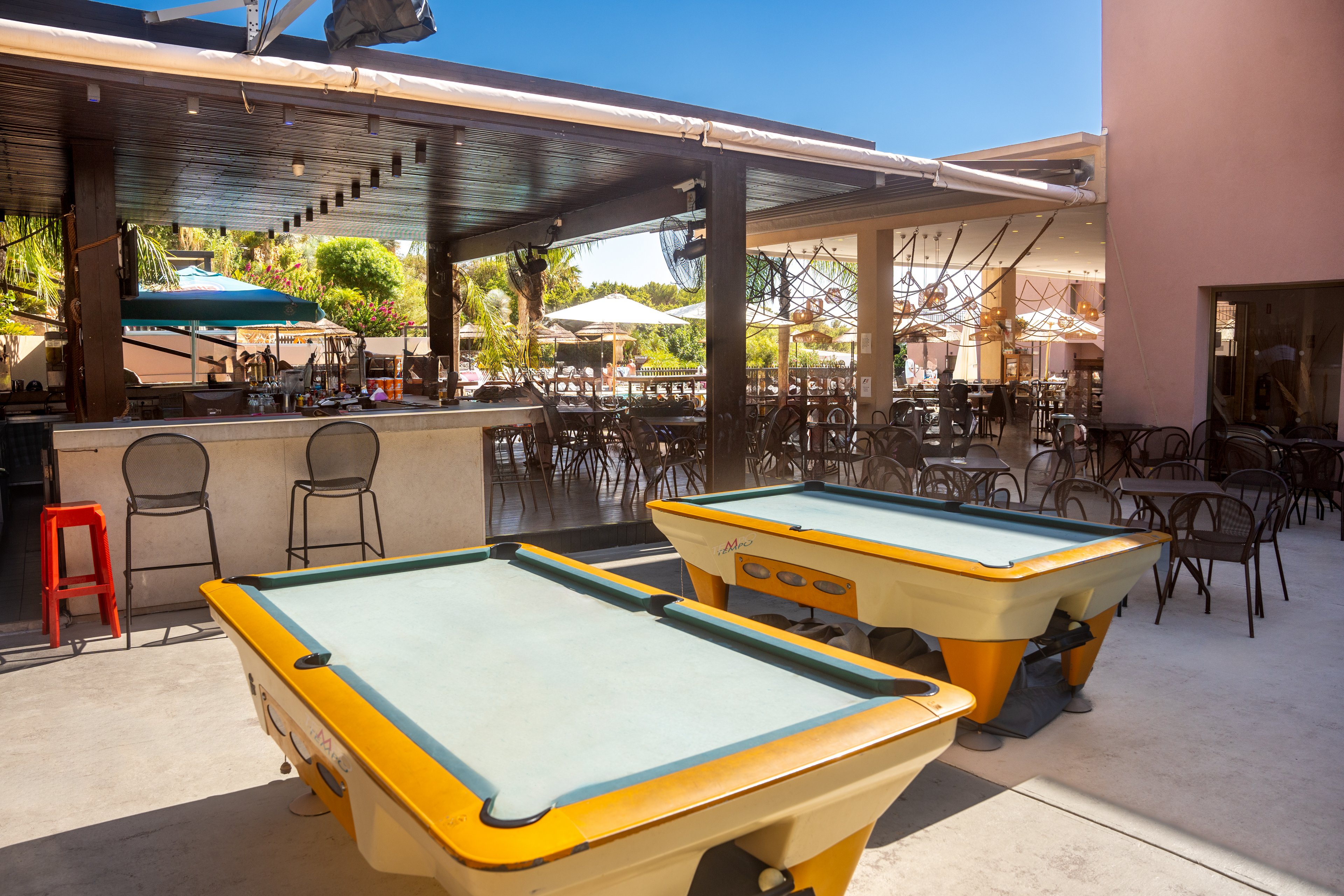 Finas Hotel & Apartments