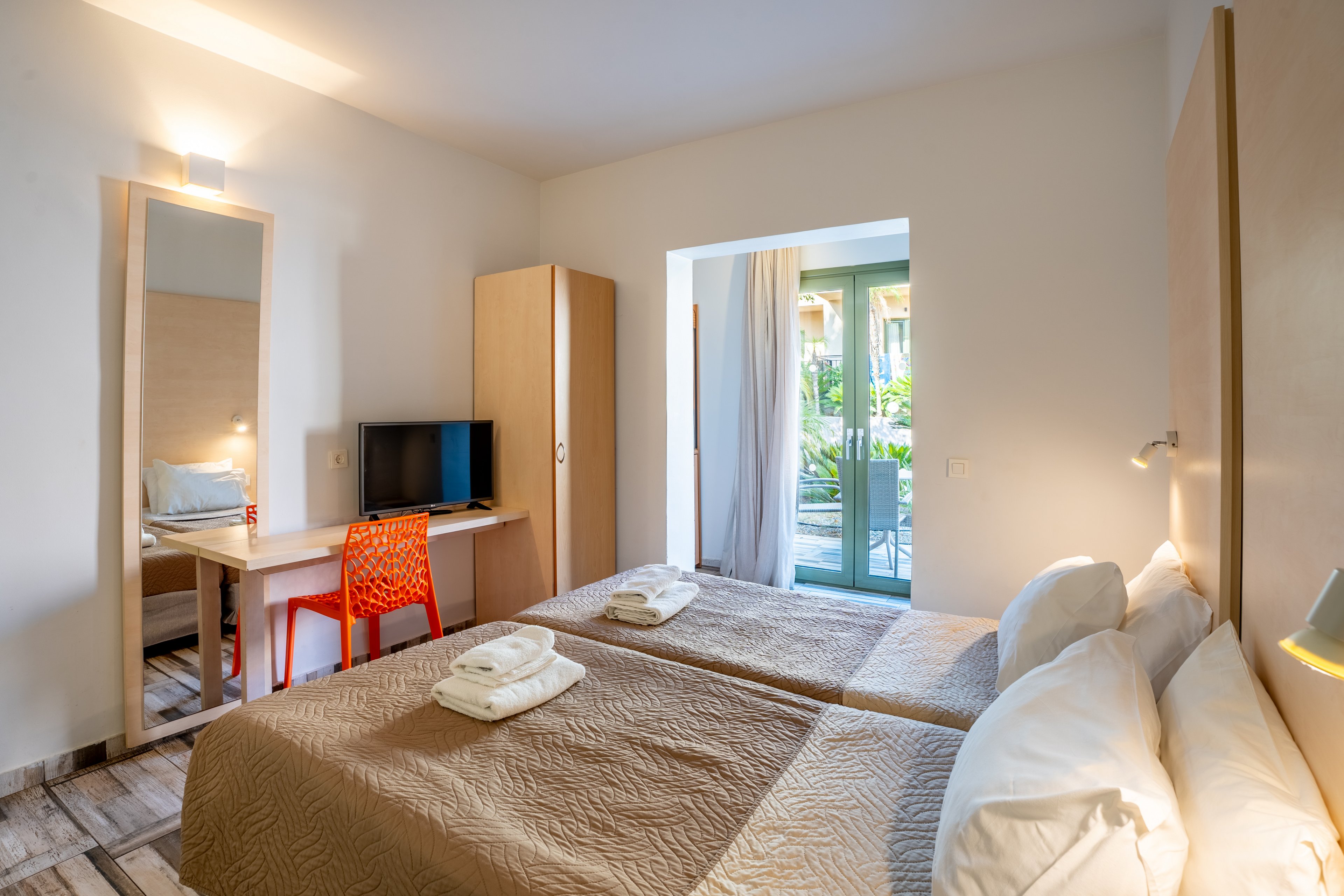 Finas Hotel & Apartments