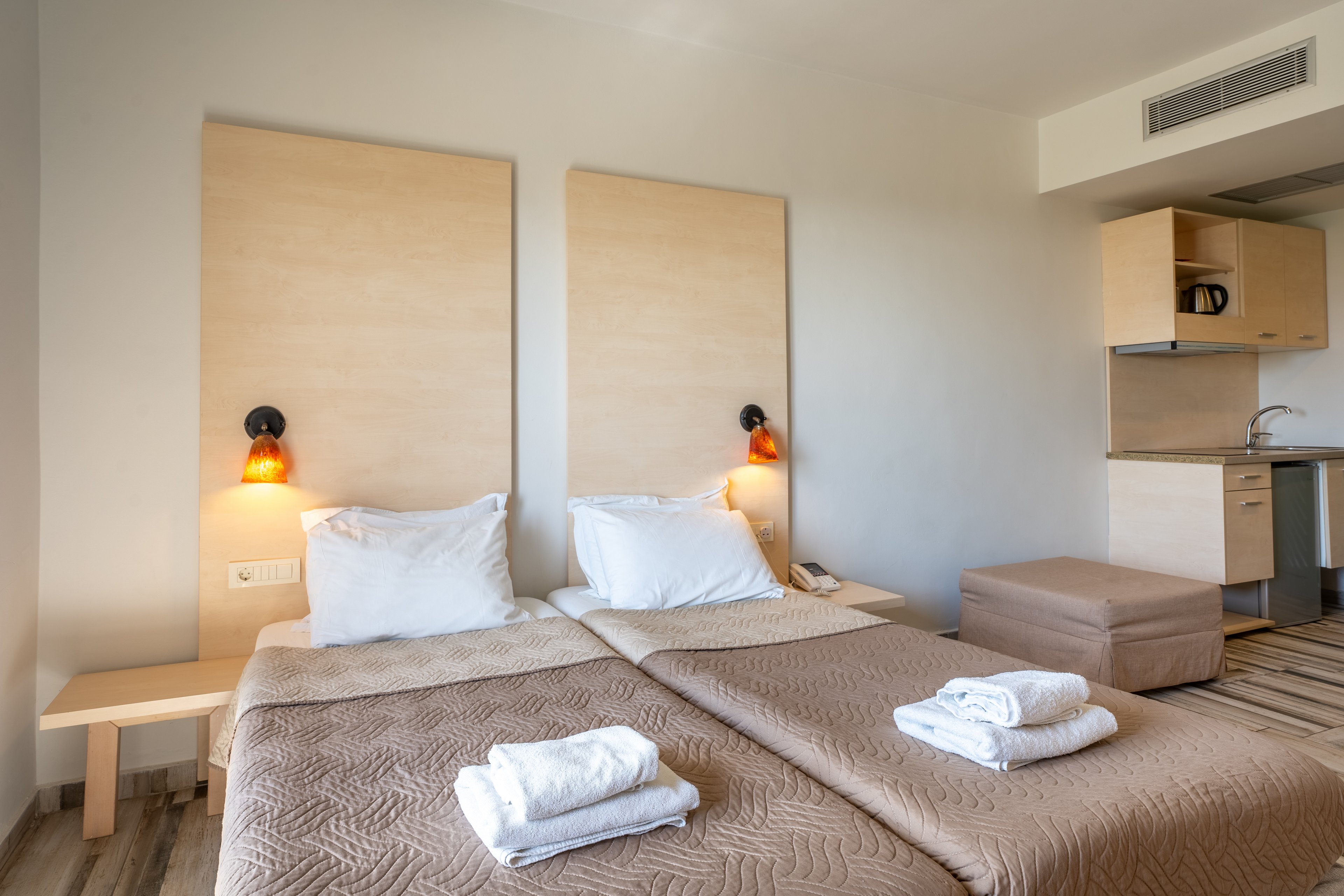 Finas Hotel & Apartments