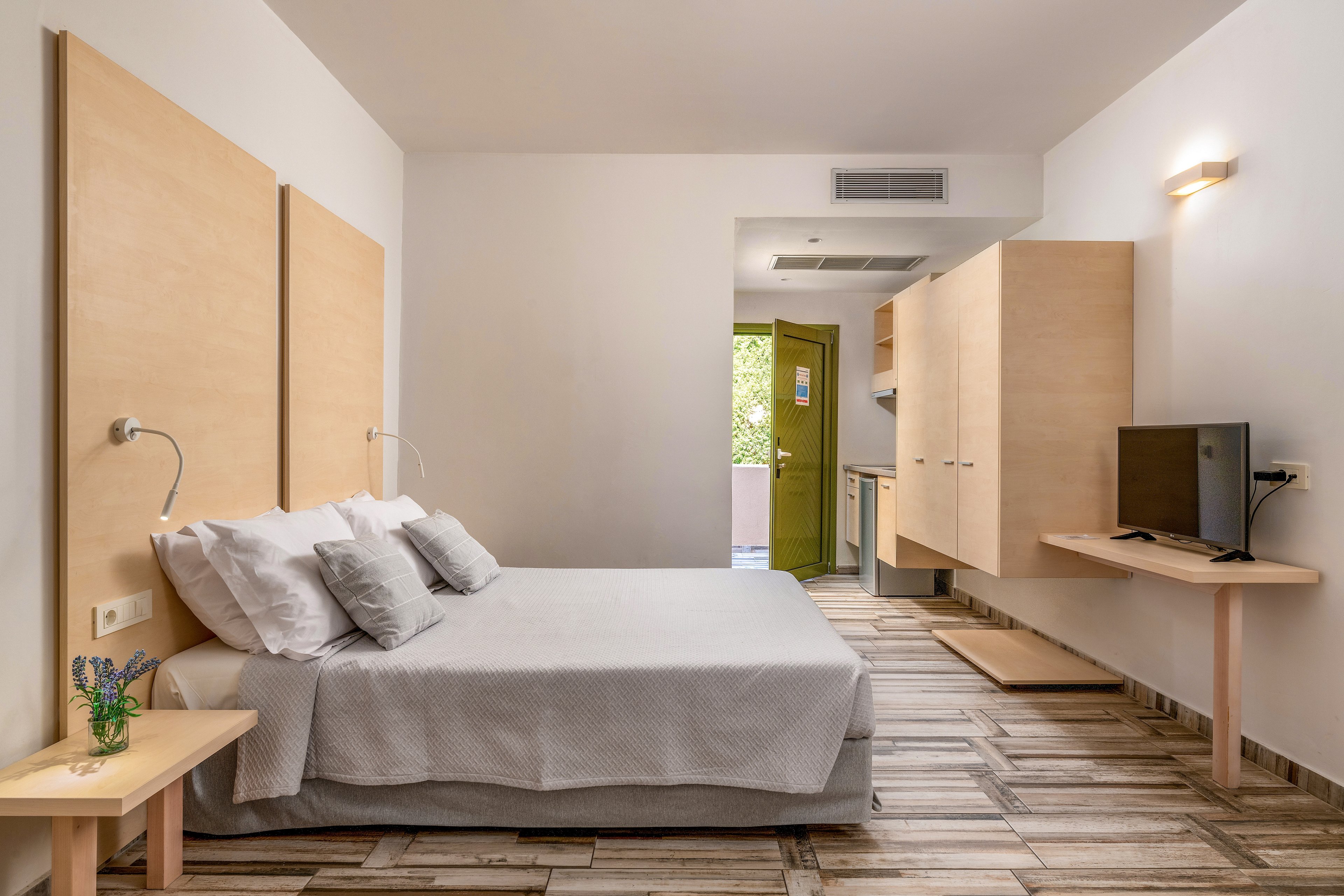 Finas Hotel & Apartments