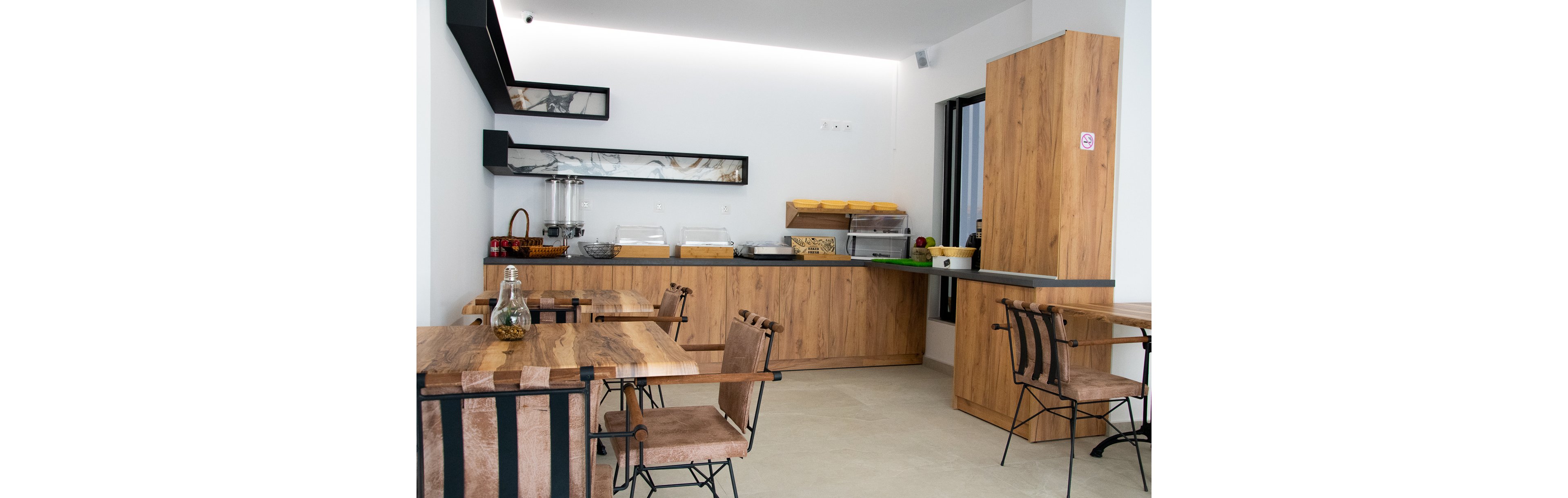 Elarin Studios and Apartments