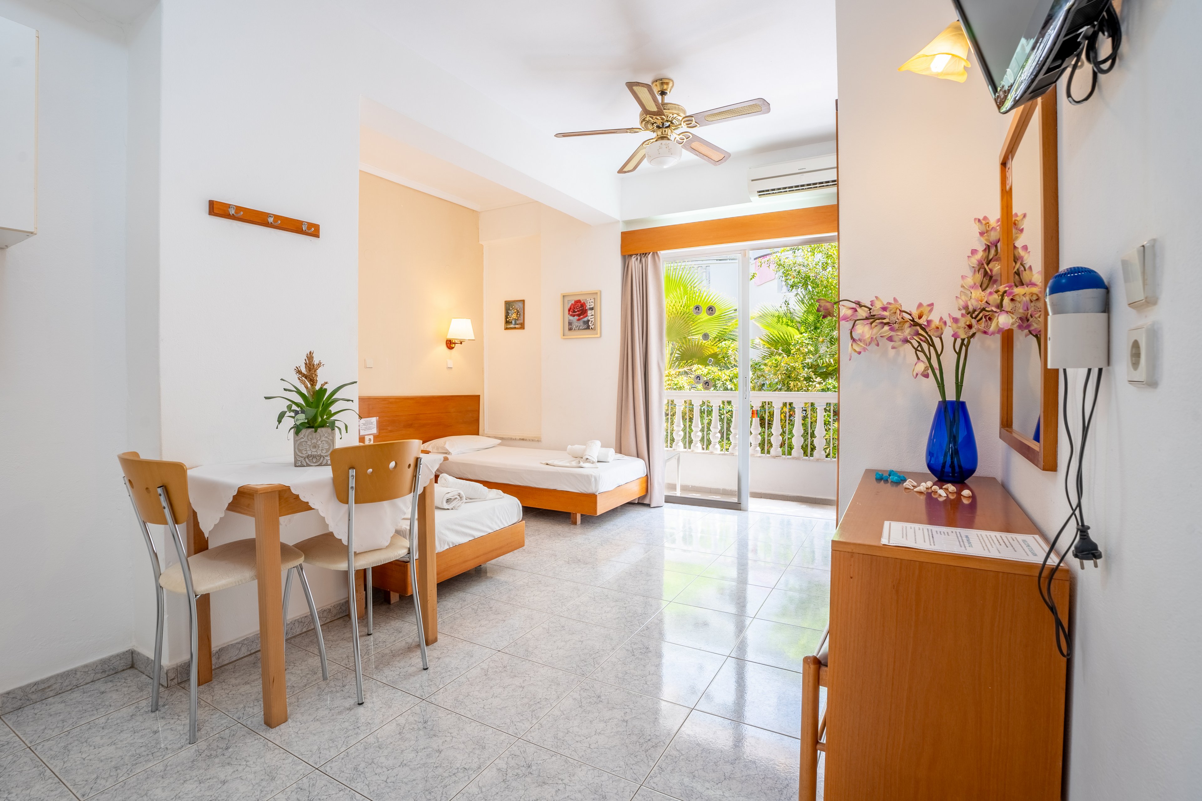 Elarin Studios and Apartments