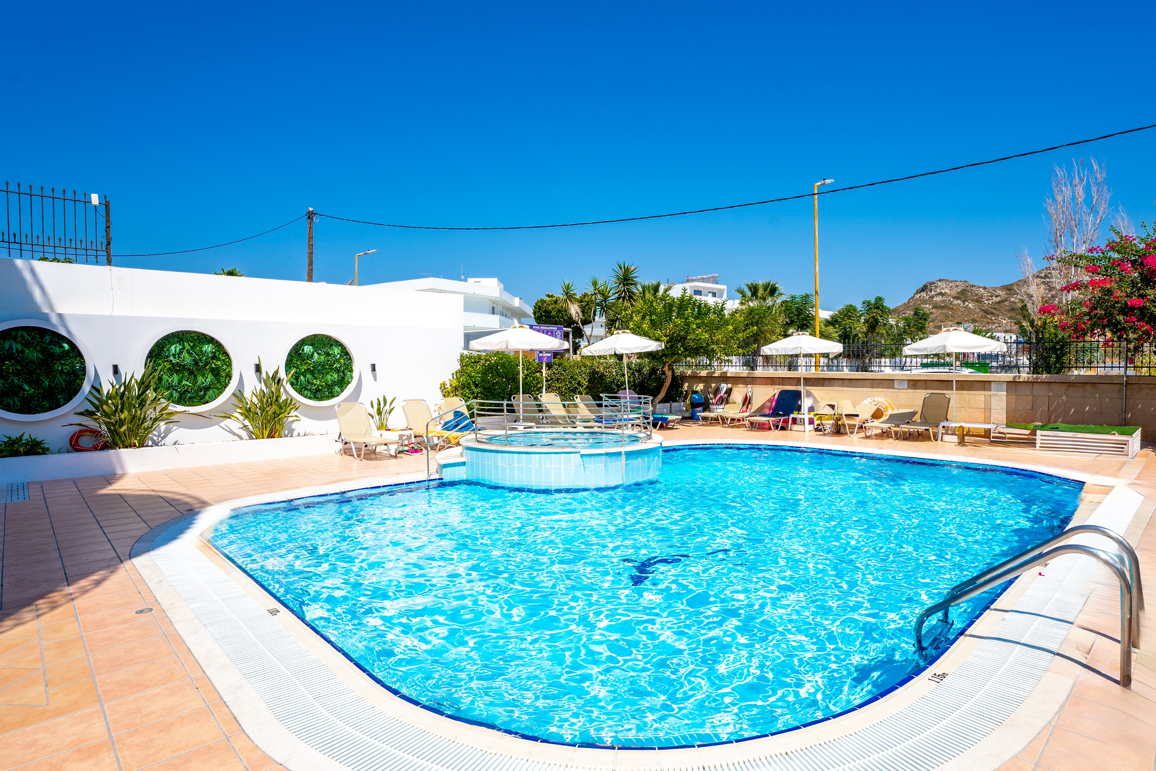 Elarin Studios and Apartments