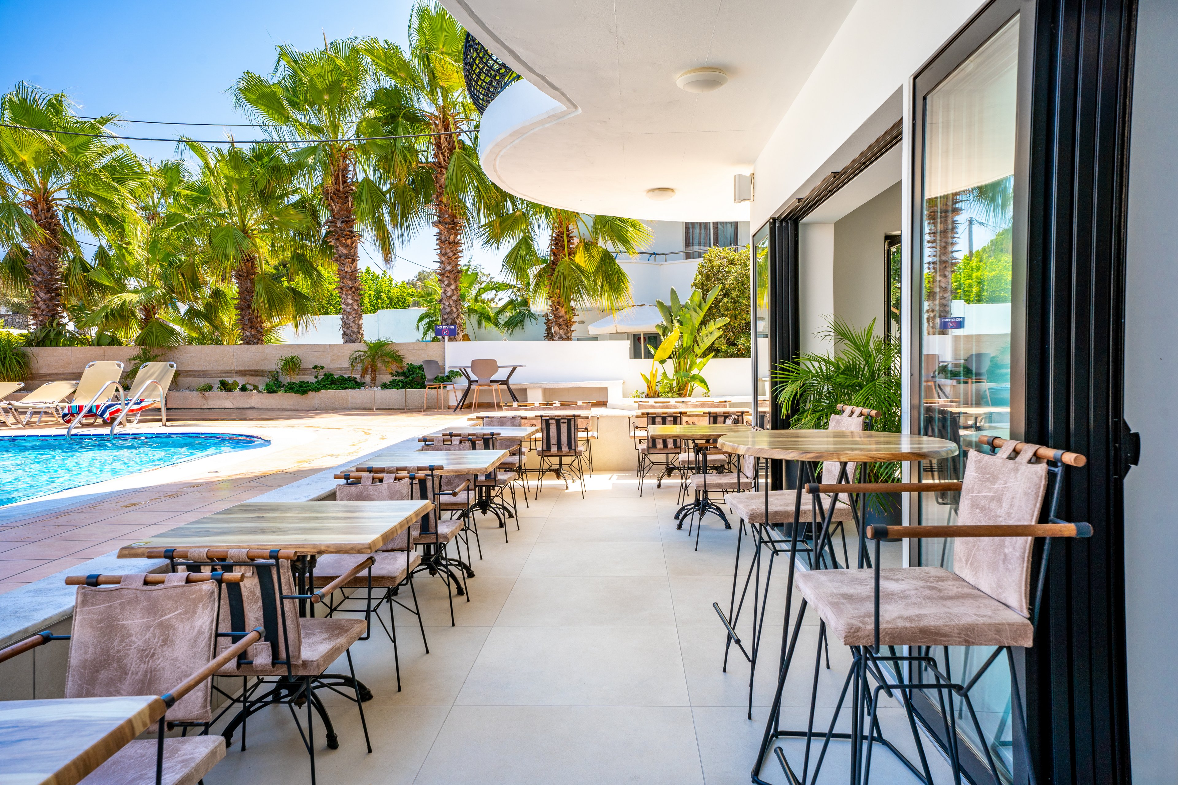 Elarin Studios and Apartments