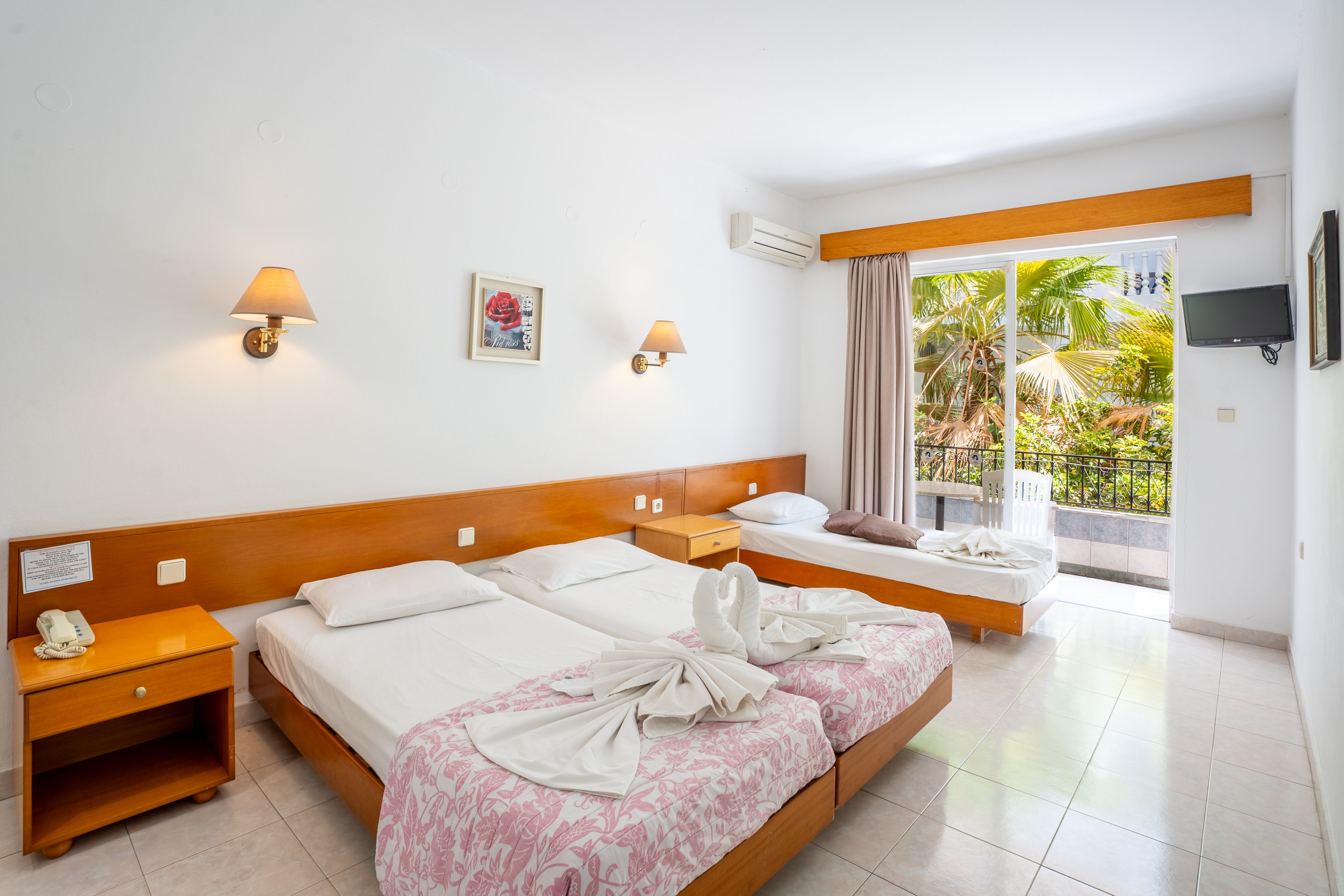 Elarin Studios and Apartments