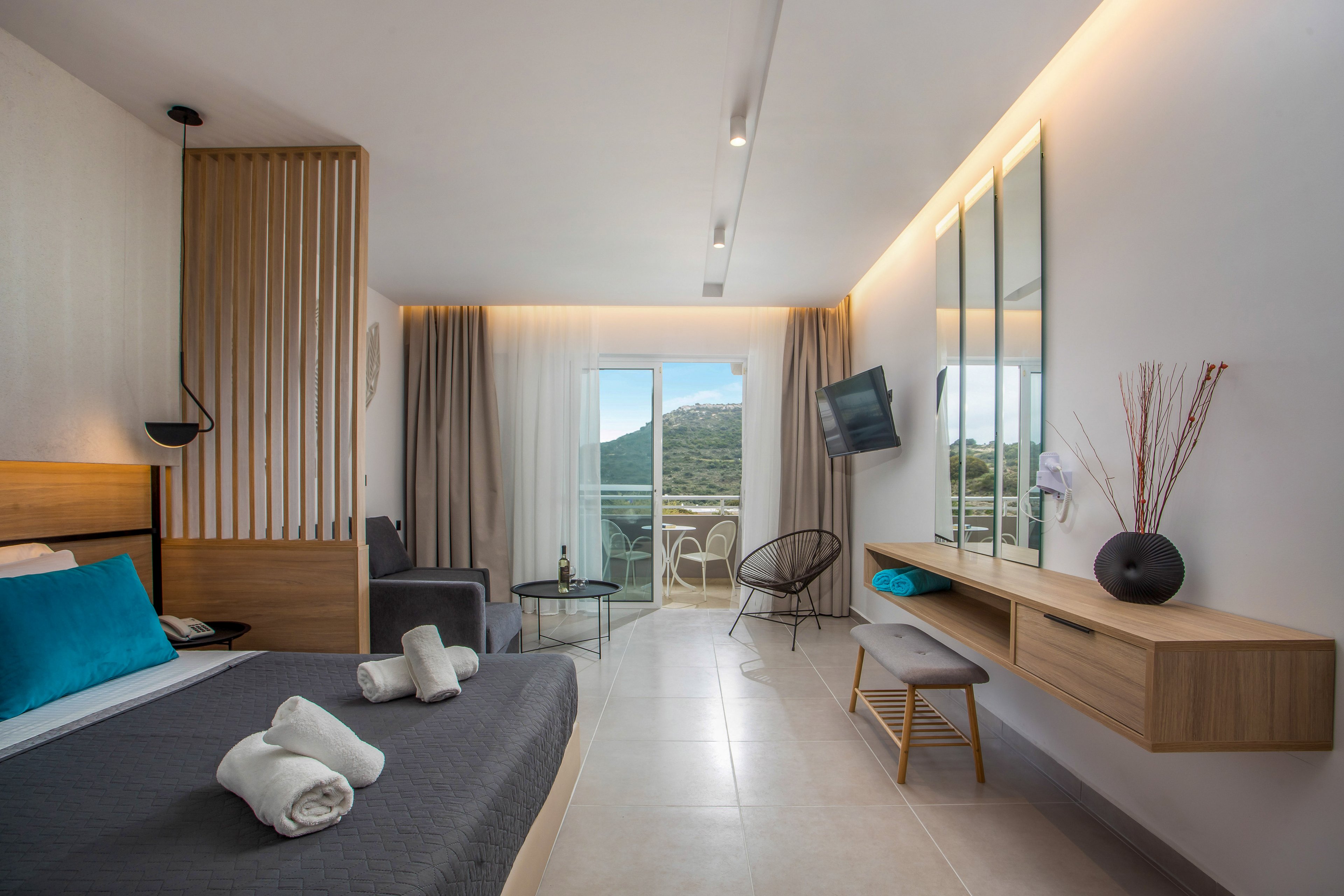 Zoes Hotel and Suites