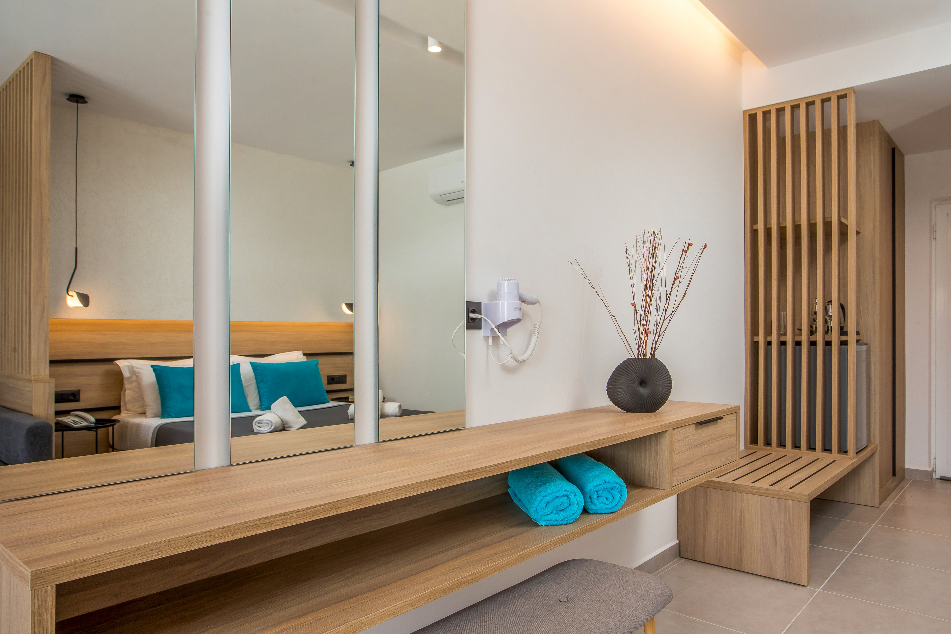 Zoes Hotel and Suites