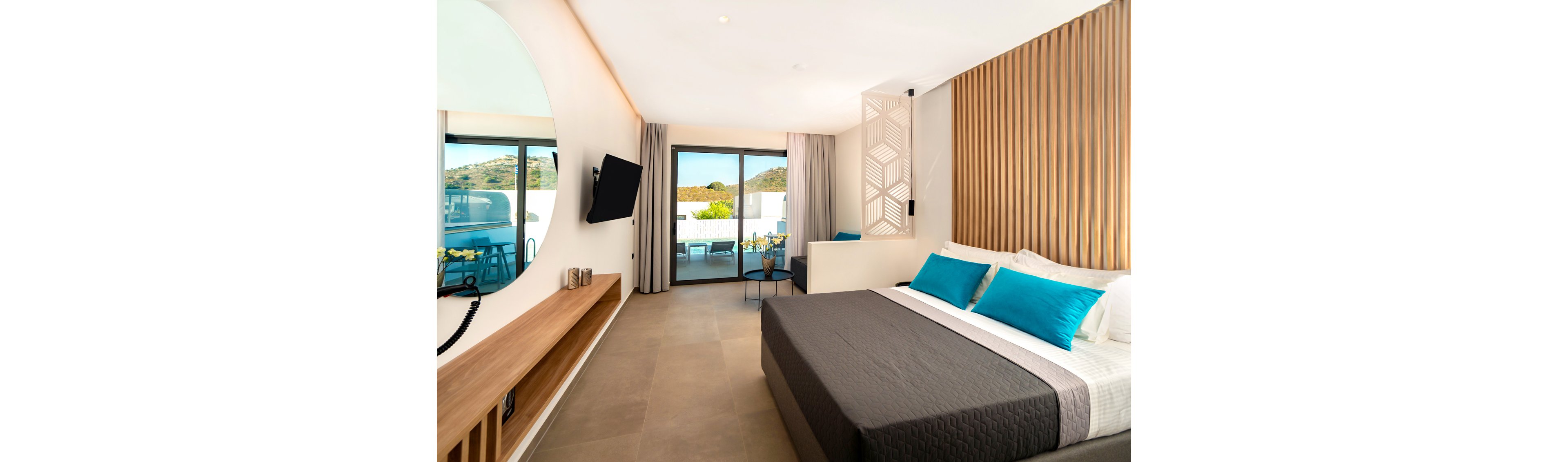 Zoes Hotel and Suites