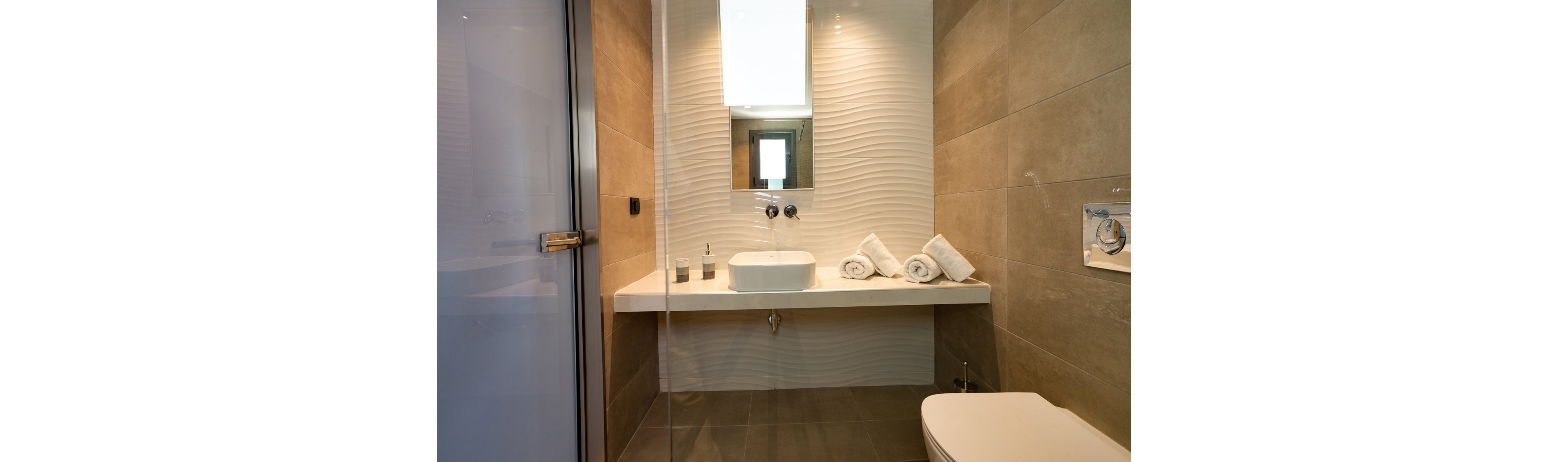 Zoes Hotel and Suites