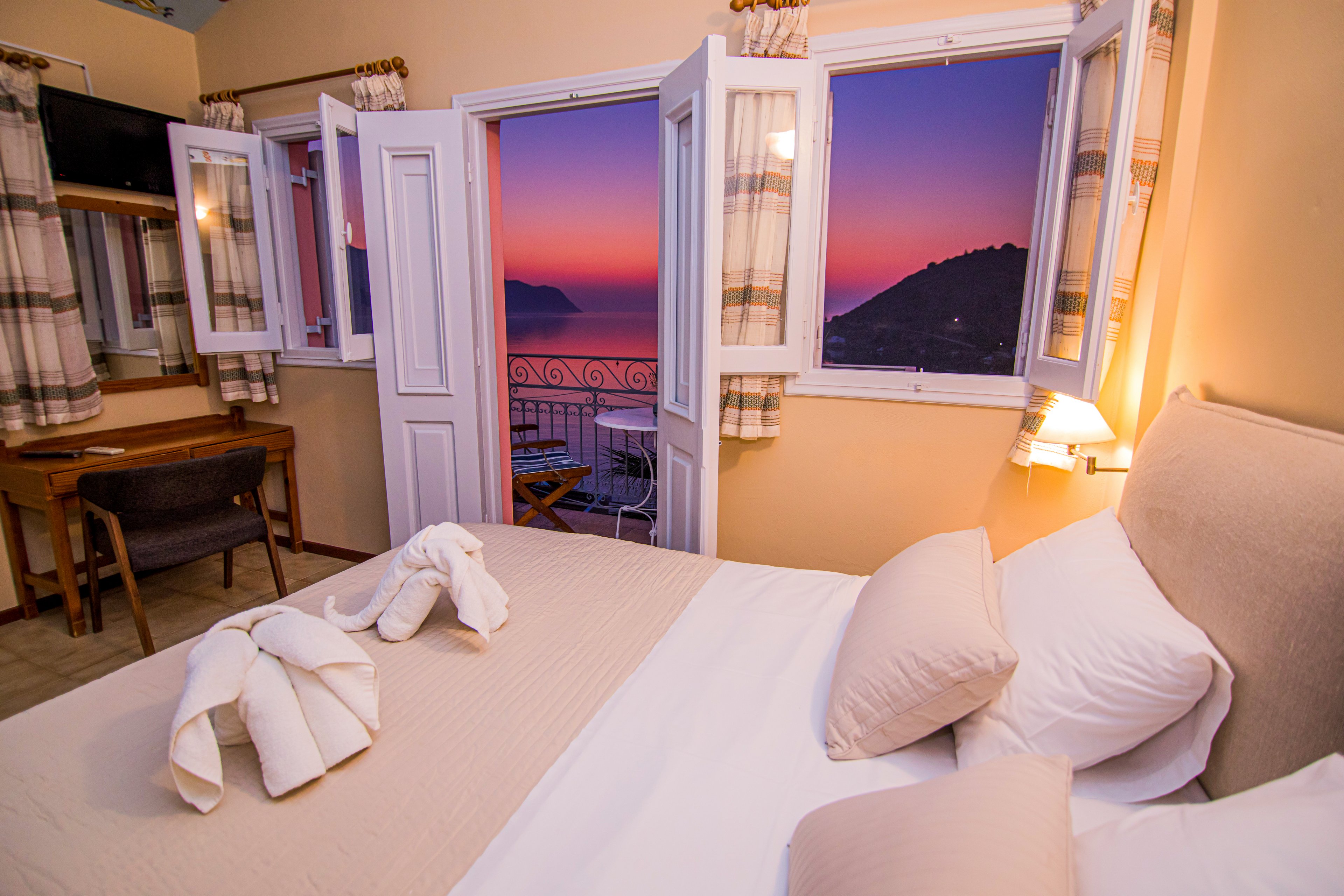 Niriides Hotel & Apartments