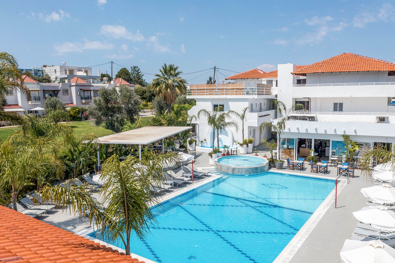 Tina's Plus Hotel
