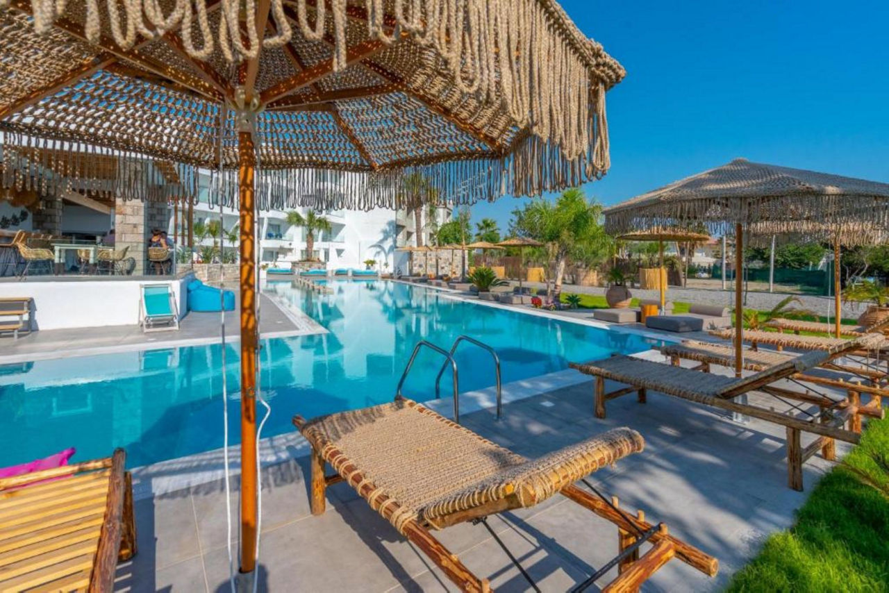 Kouros Home & Suites