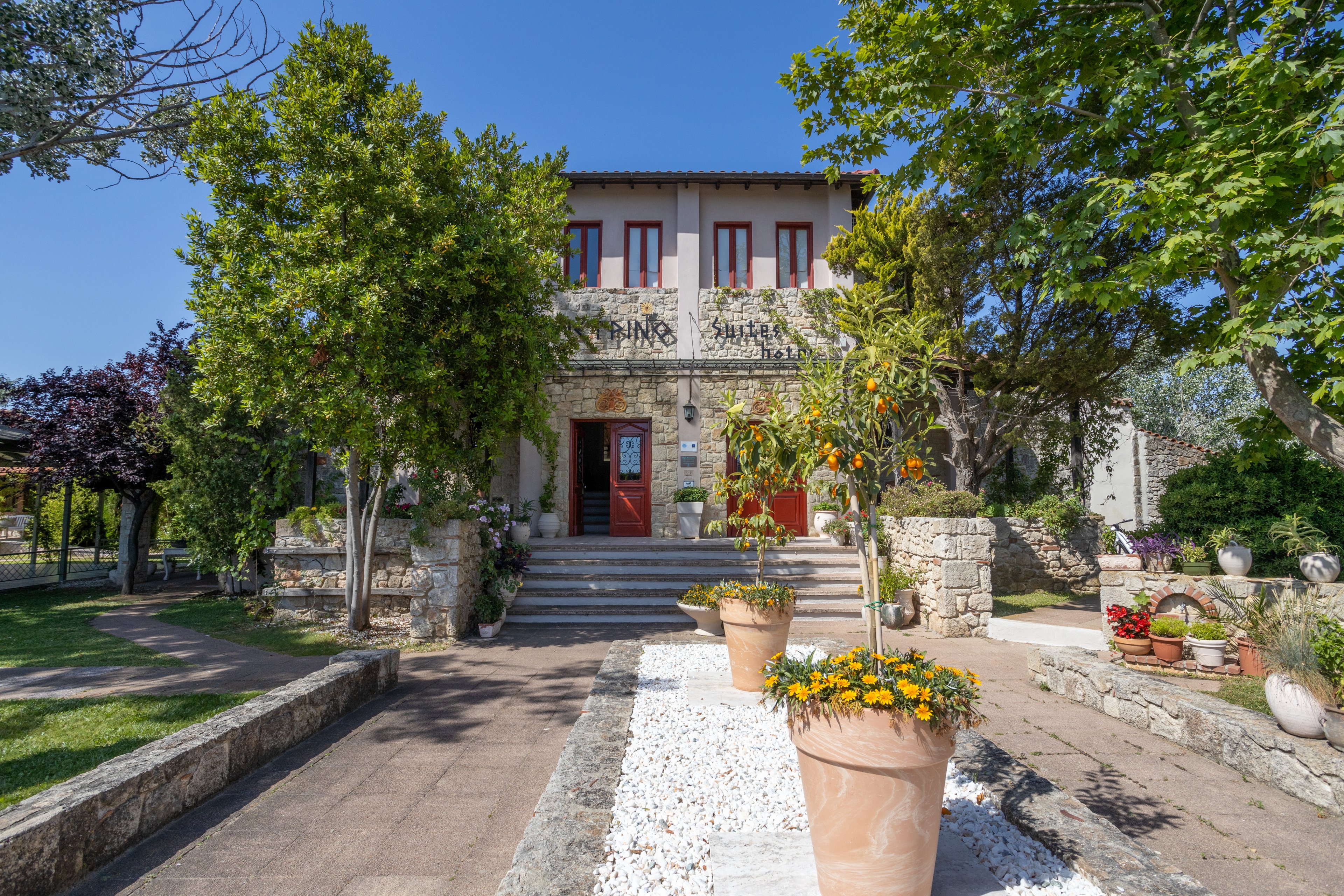 Petrino Suites Hotel