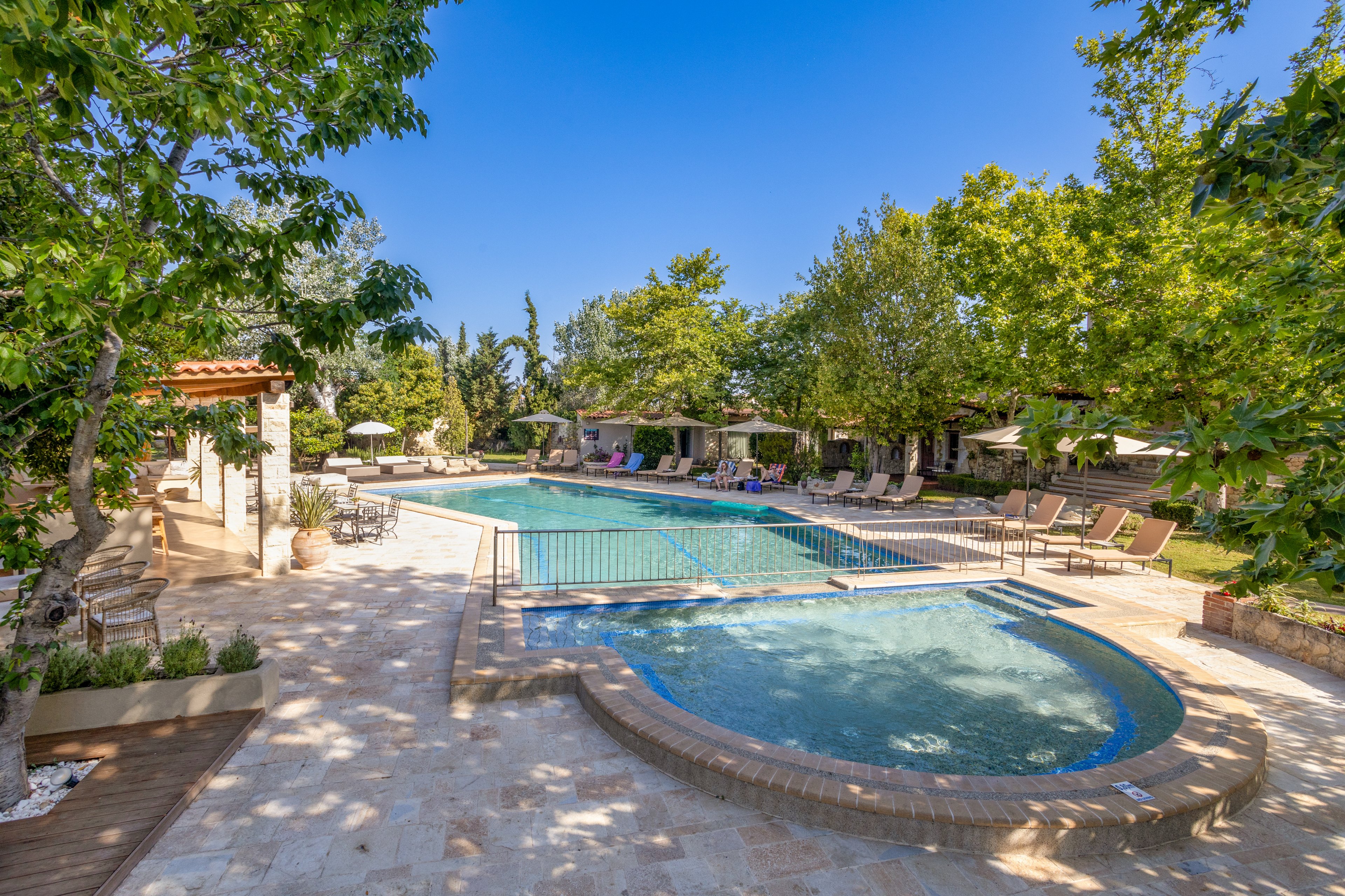 Petrino Suites Hotel