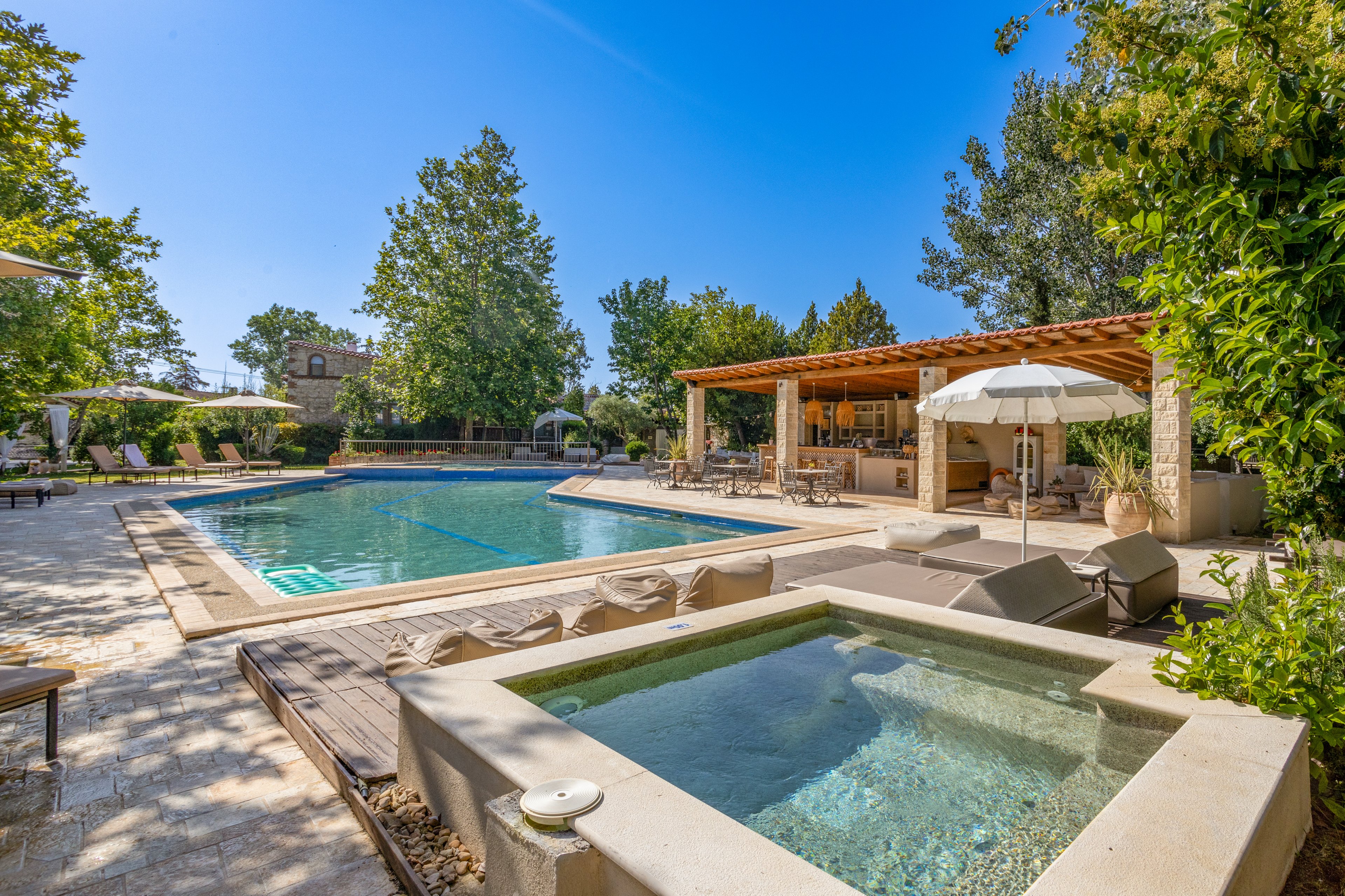 Petrino Suites Hotel