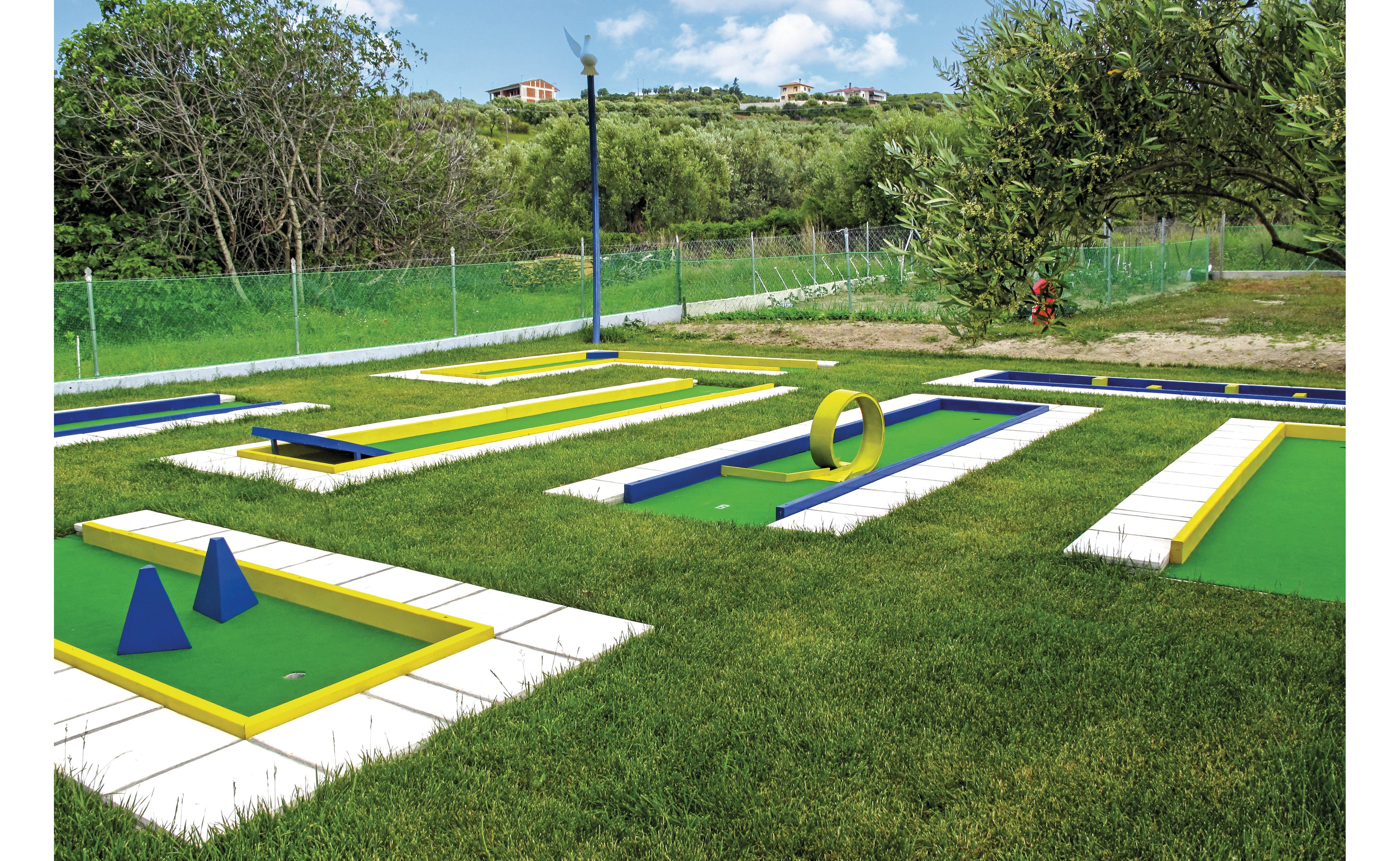 Royal Hotel & Suites