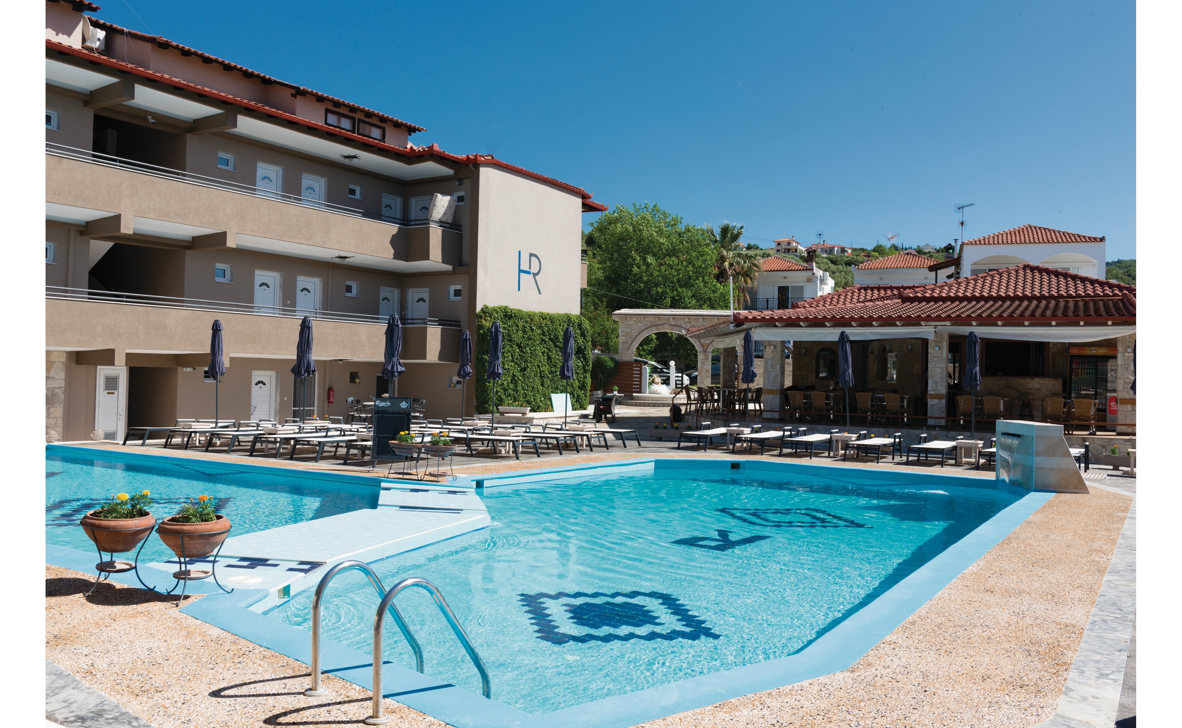 Royal Hotel & Suites