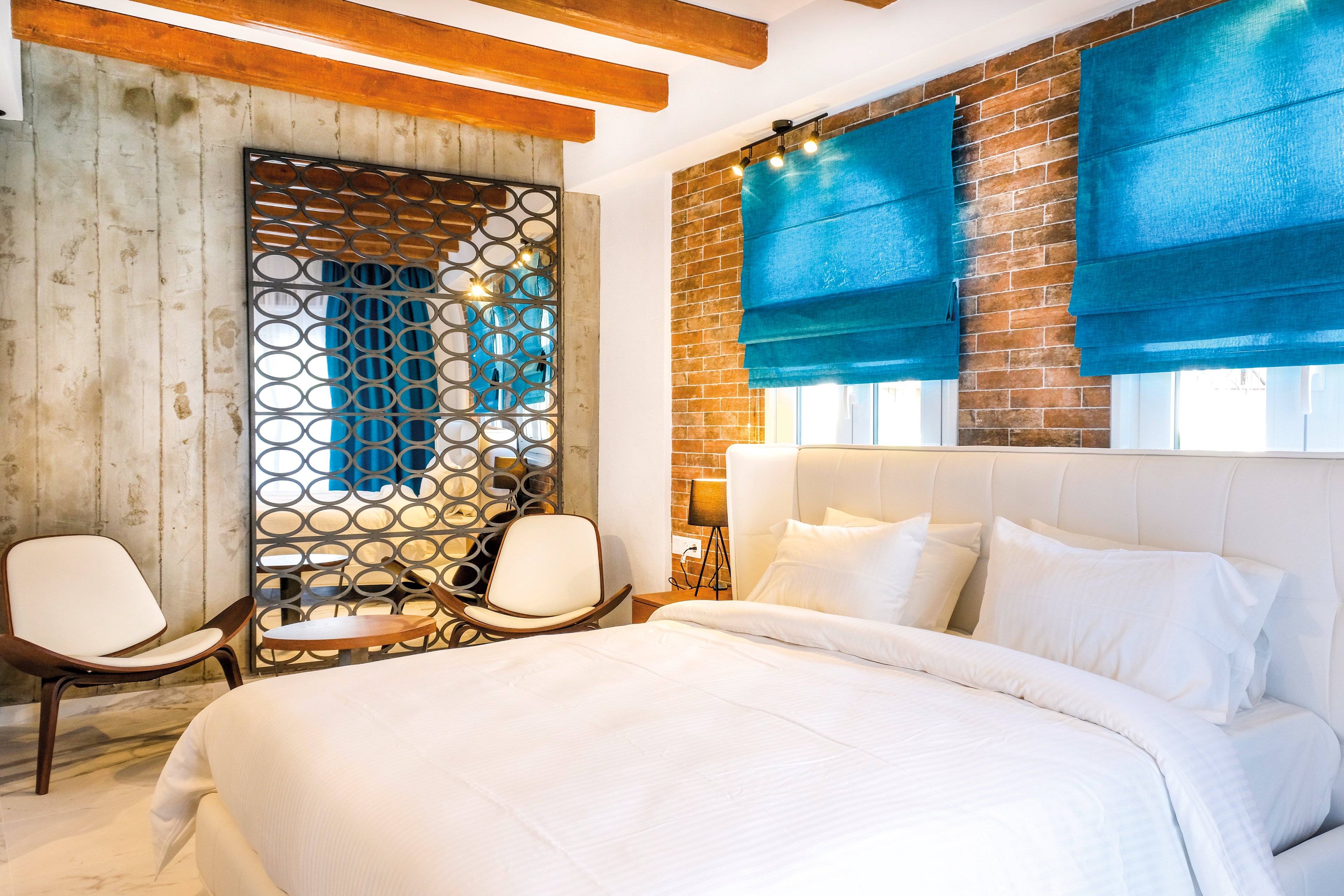 Royal Hotel & Suites