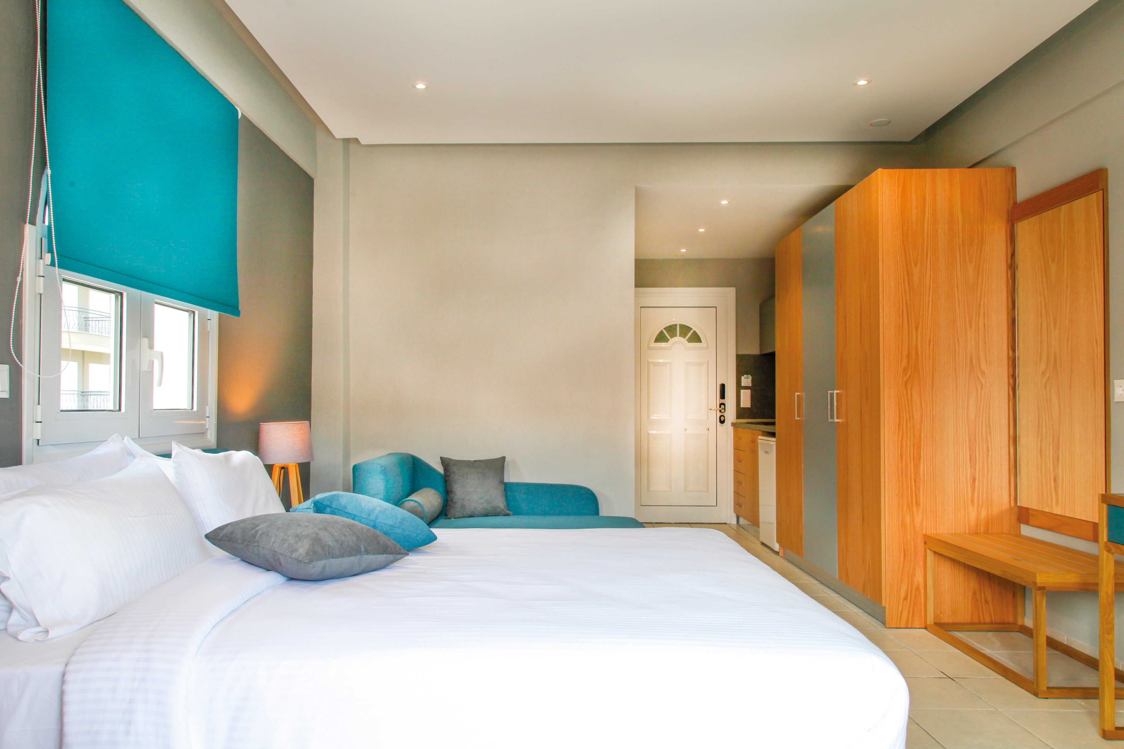 Royal Hotel & Suites