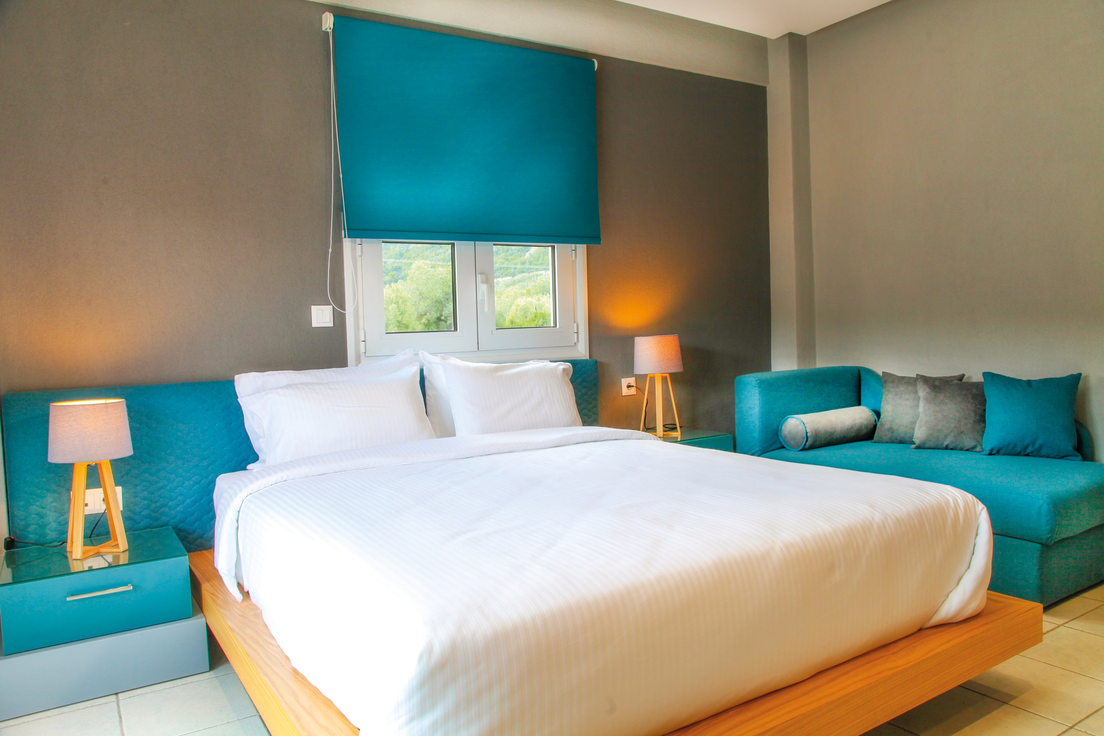 Royal Hotel & Suites