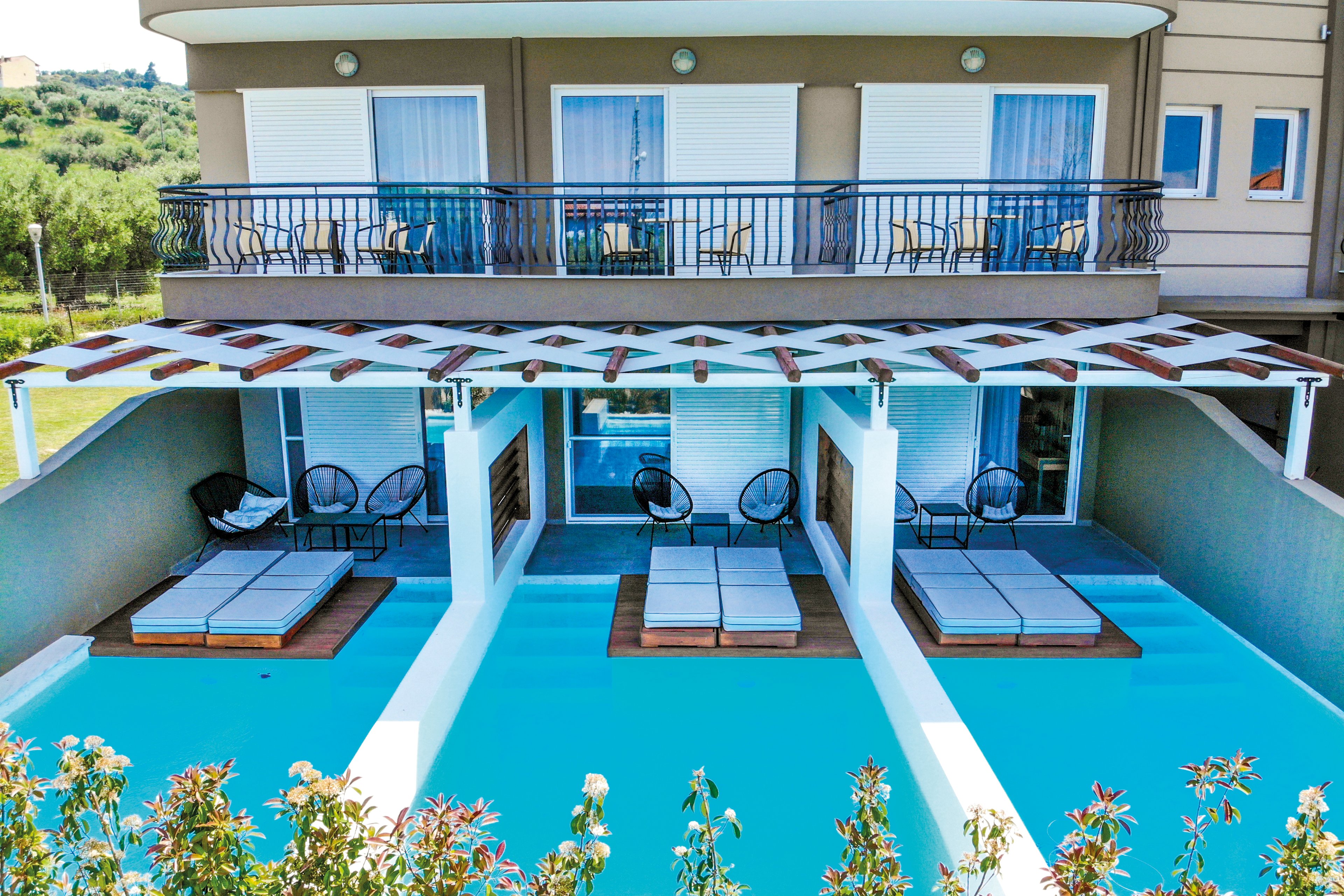 Royal Hotel & Suites