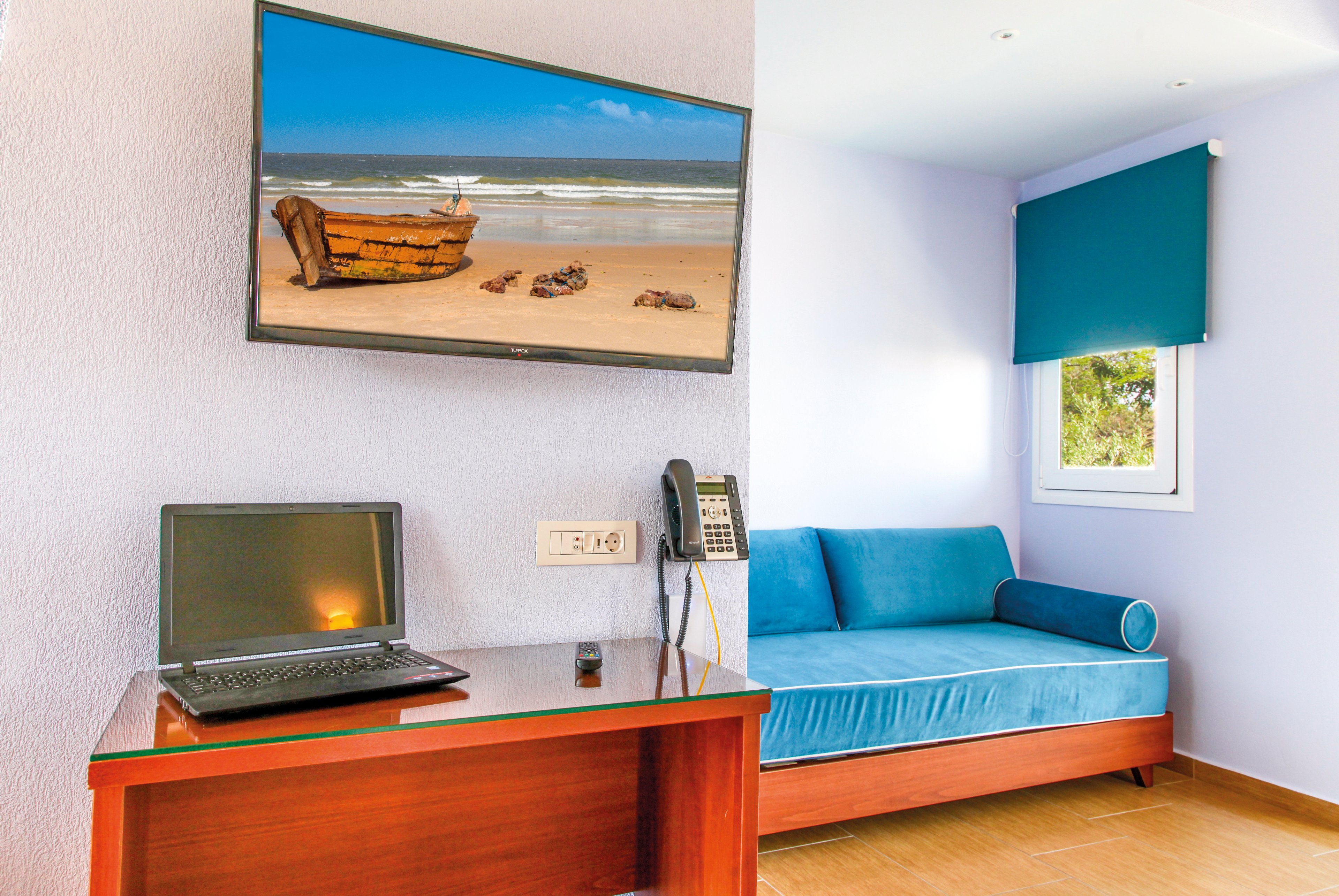 Royal Hotel & Suites