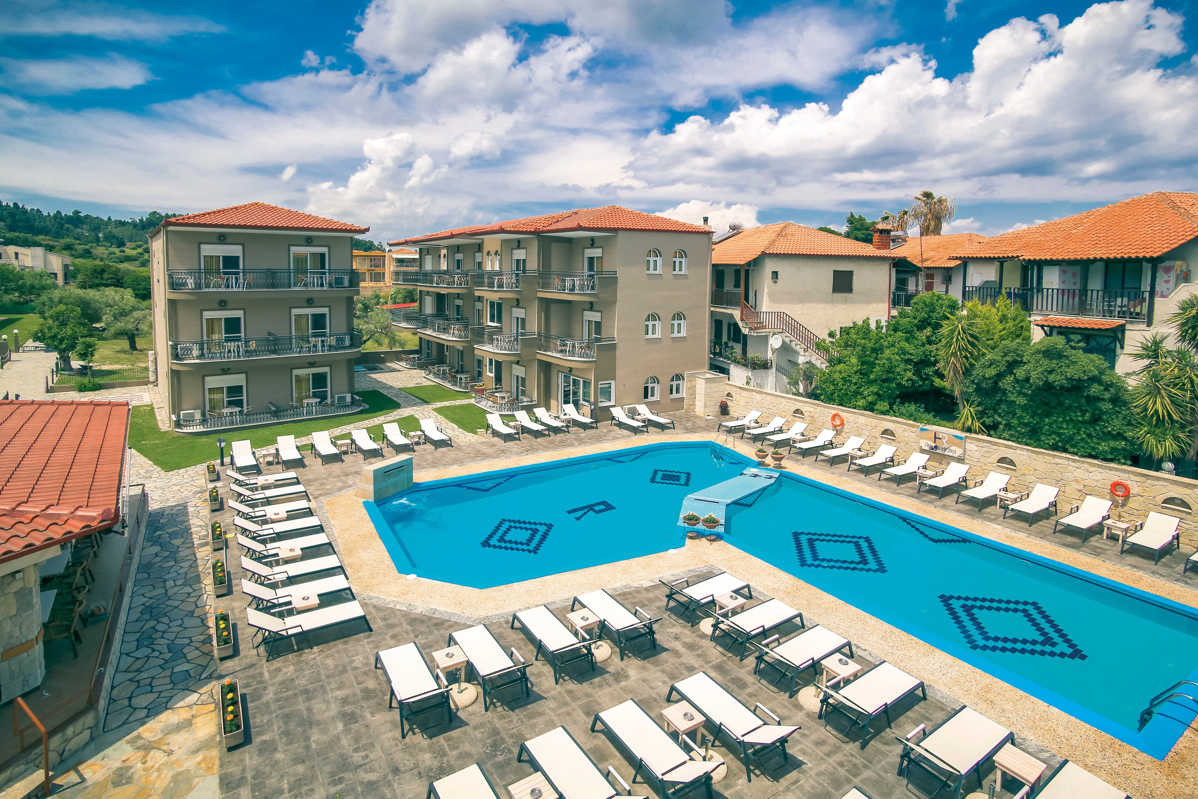 Royal Hotel & Suites