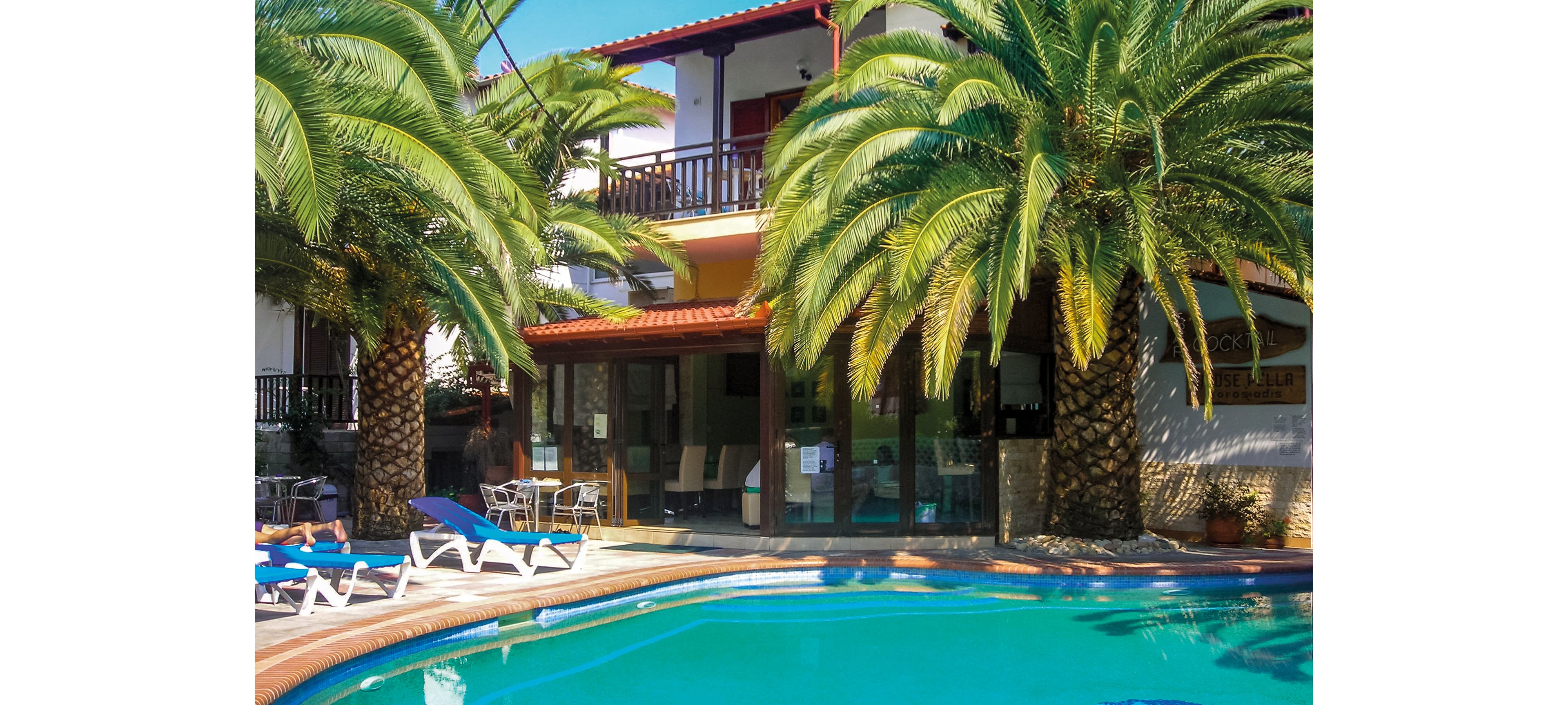 Pella House Studios & Apartments