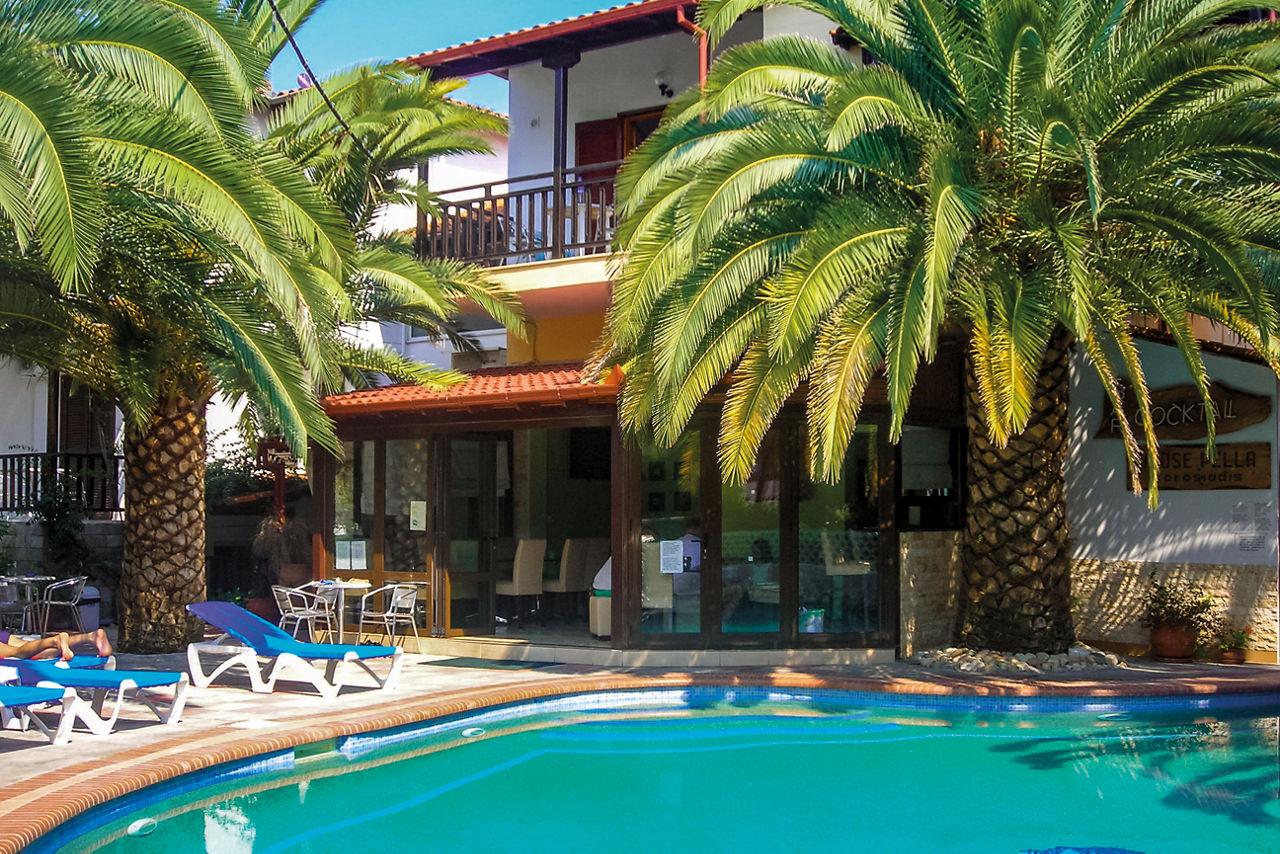 Pella House Studios & Apartments