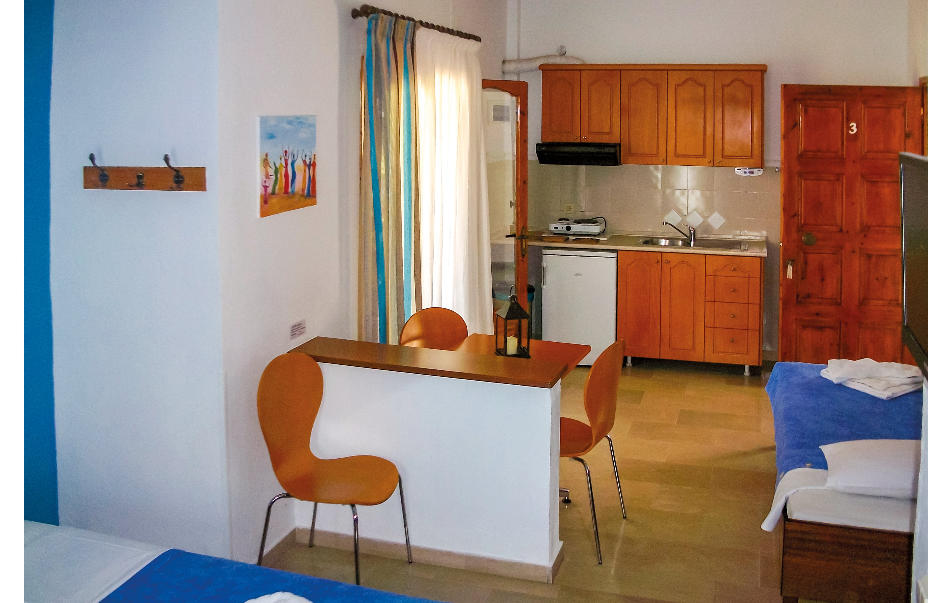 Pella House Studios & Apartments