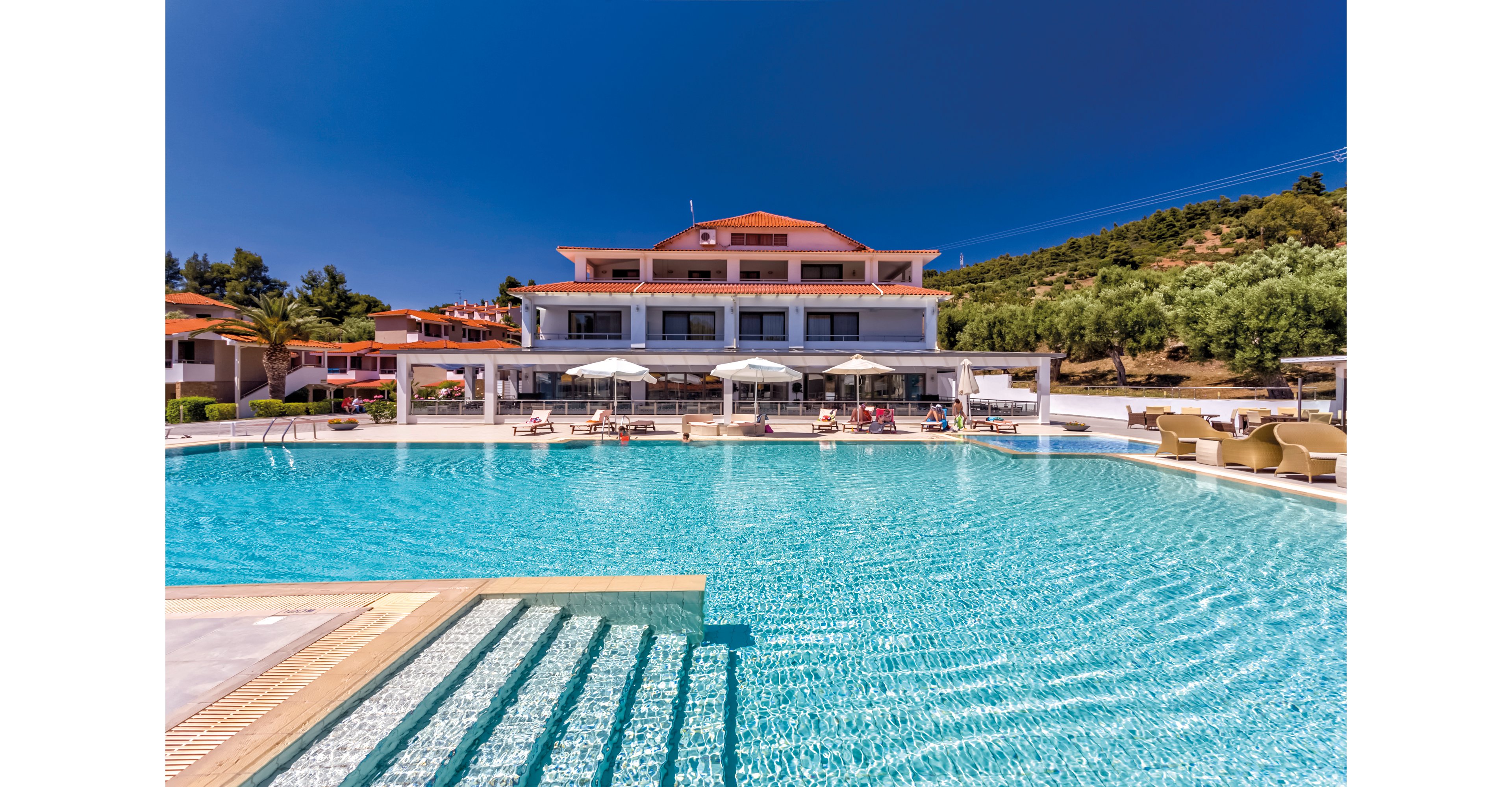 Lagomandra Beach Hotel