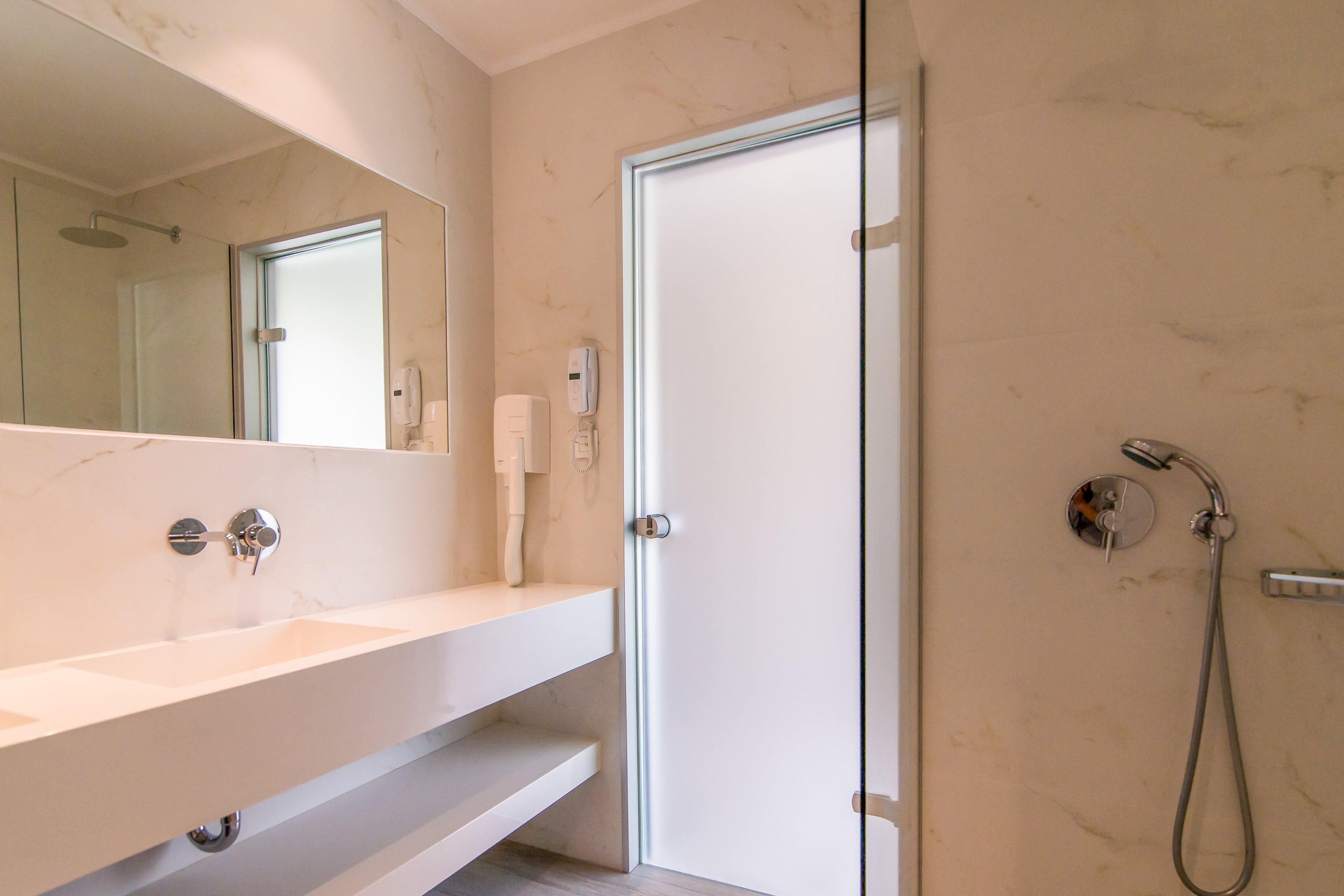 Lagomandra Beach Hotel